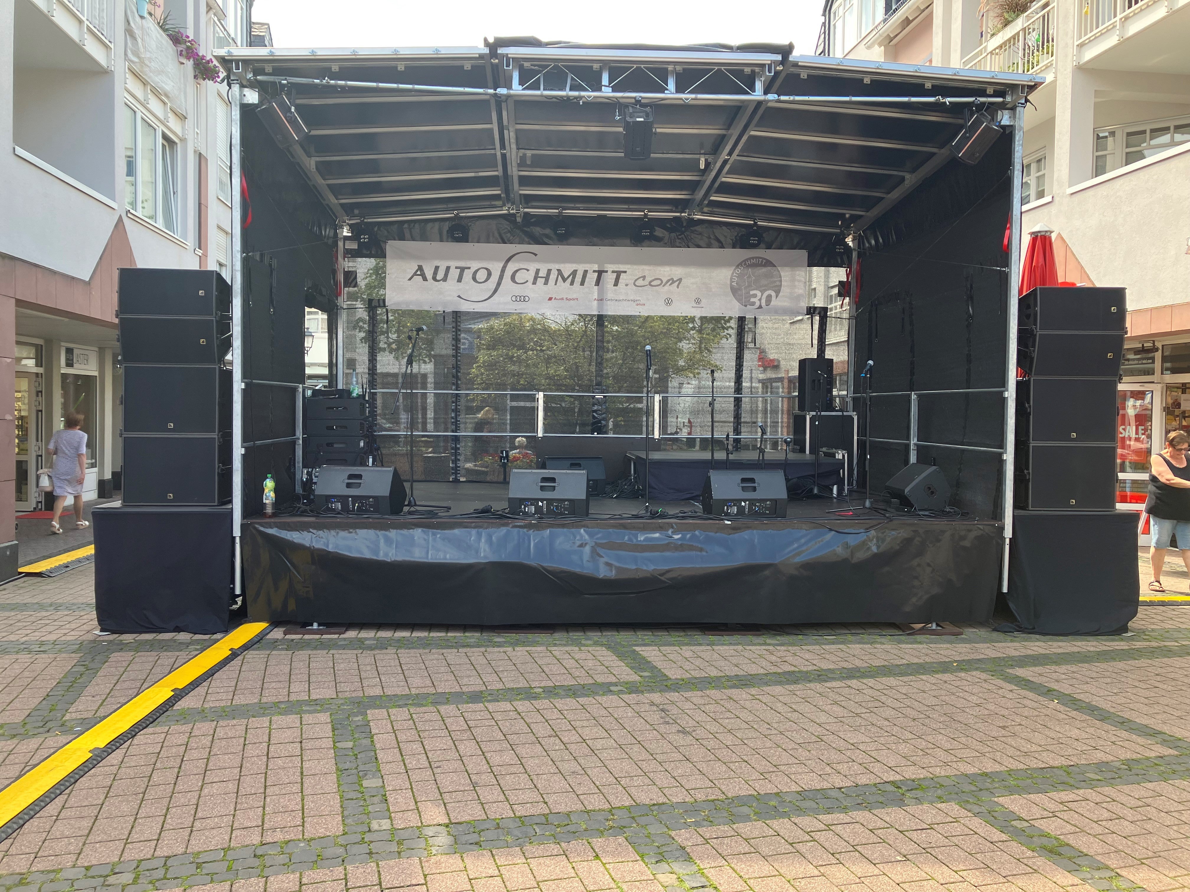 Trailerbühne mieten 6×4 m – mobile Open-Air-Bühne inkl. Auf- & Abbau