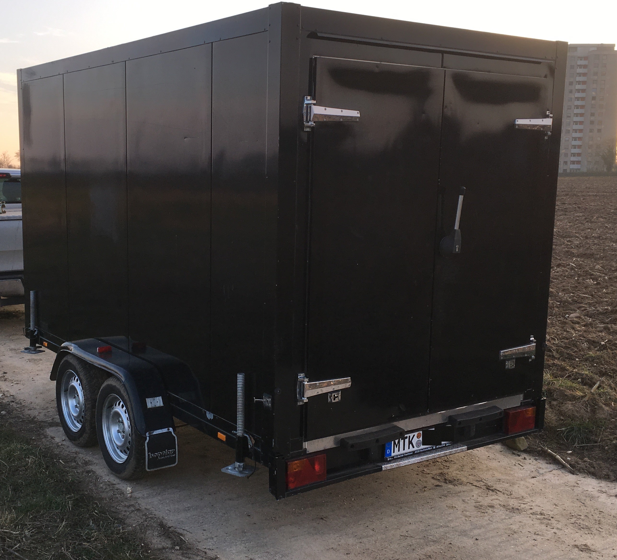 Kühlanhänger mieten – Isopolar Big Kühlkoffer 2,5 t, 230 V Umluftkühlung – 3