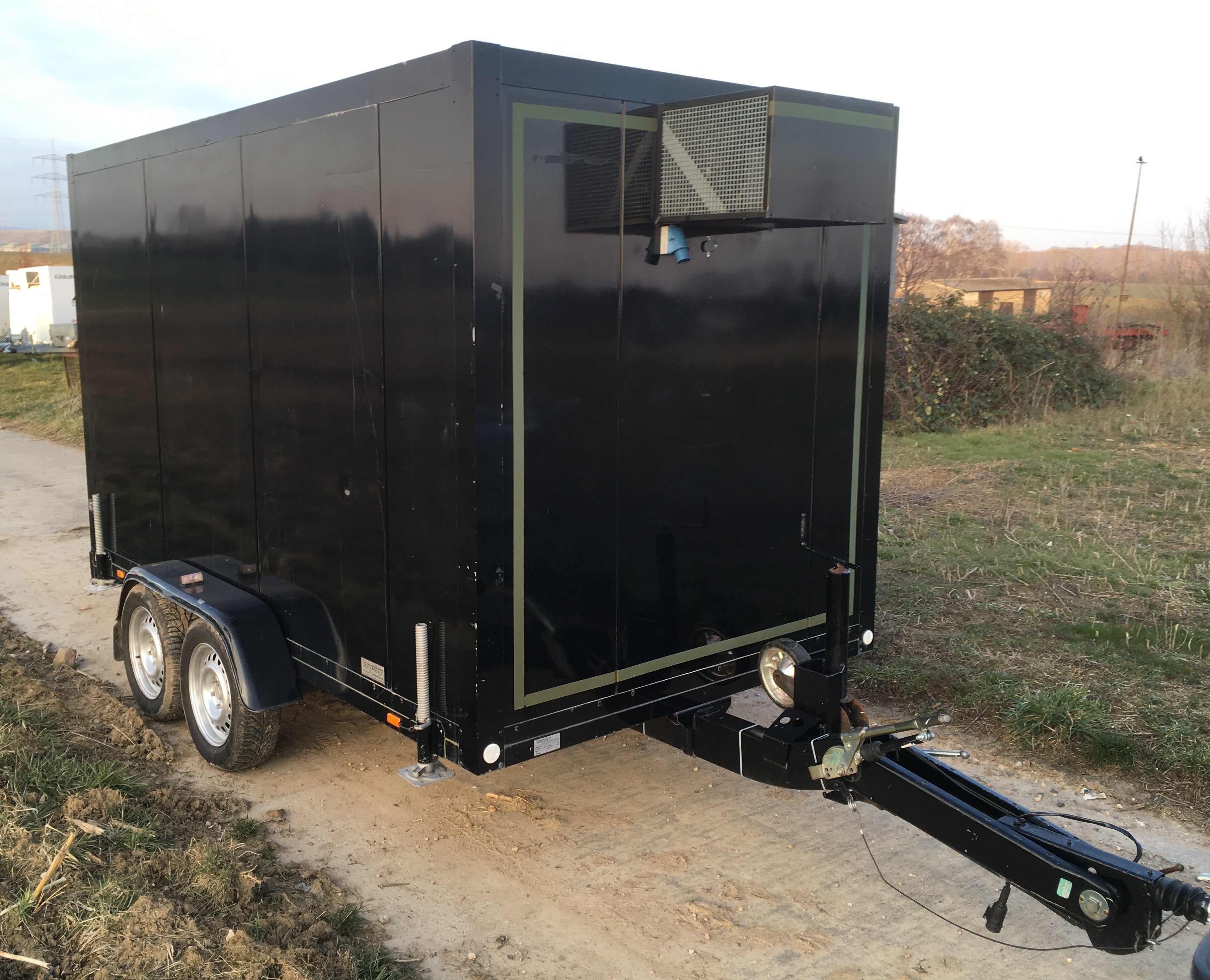 Kühlanhänger mieten – Isopolar Big Kühlkoffer 2,5 t, 230 V Umluftkühlung – 4