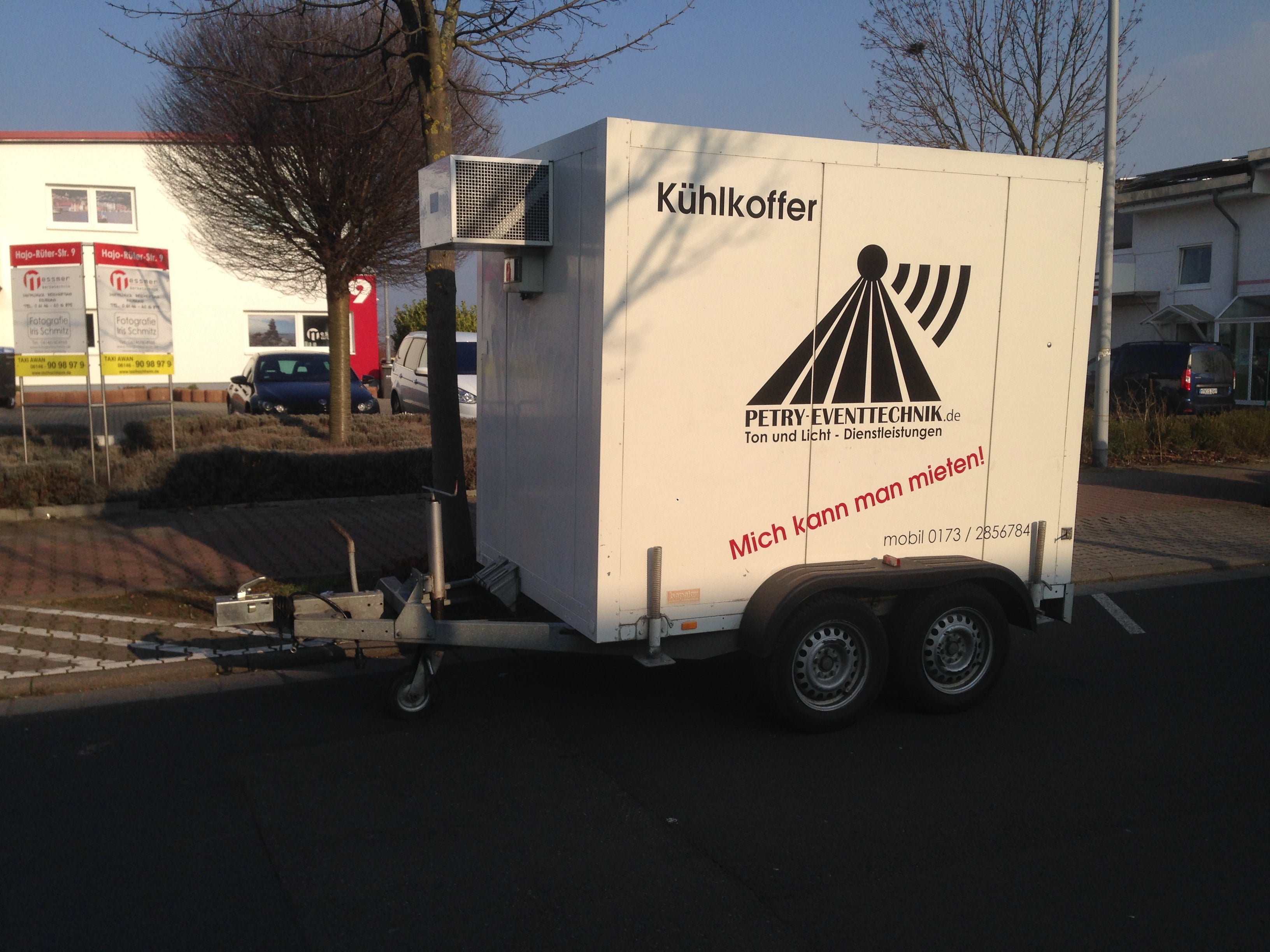 Kühlanhänger mieten – Isopolar Kühlkoffer 2,6 t, 230 V Umluftkühlung – 2