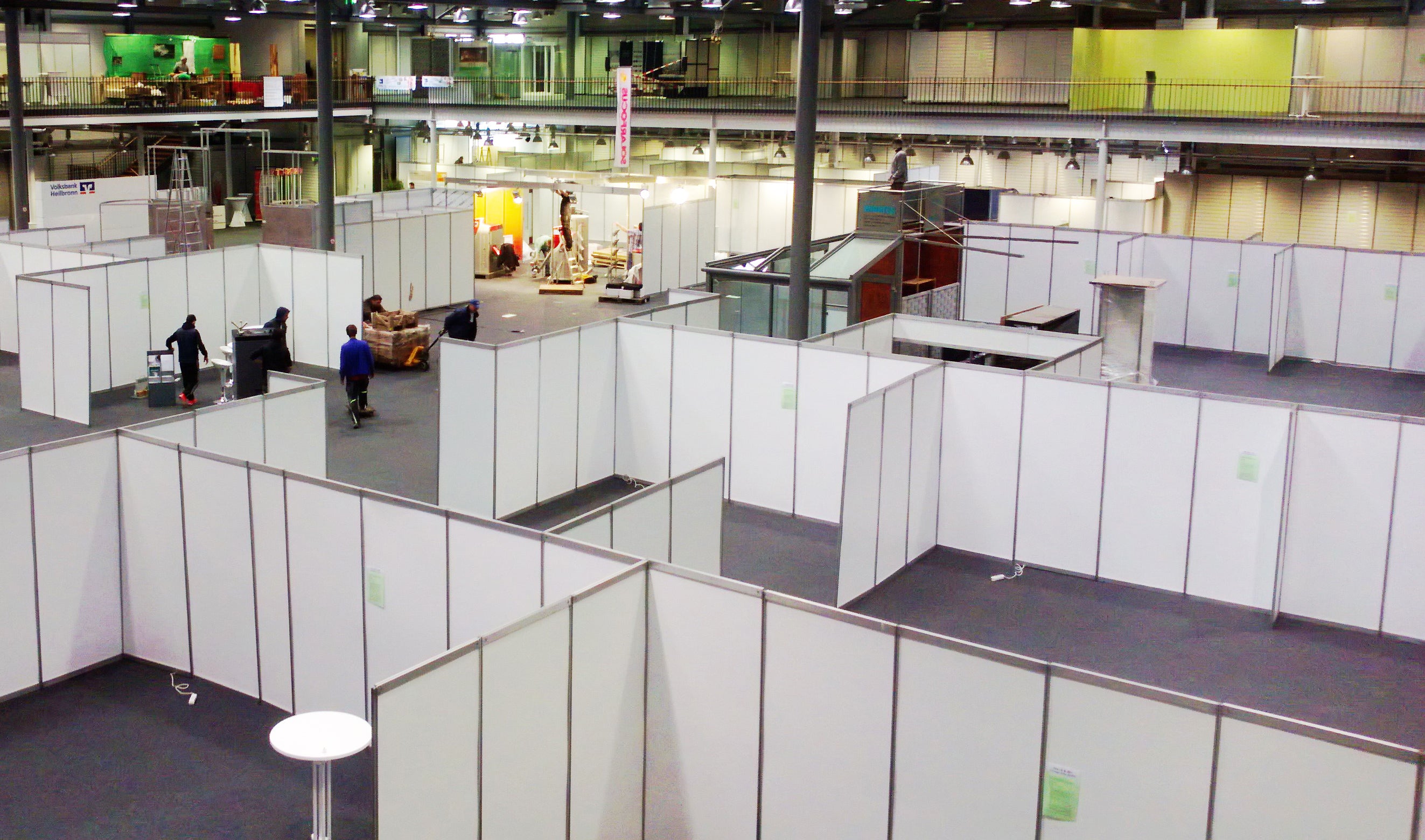 Messewände & Trennwände mieten – Syma-System für Messe, Halle & Büro – 2
