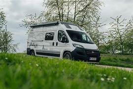 Bürstner Campeo Black Forest mieten – kompakter Camper 5,40 m mit Solar & Aufstelldach