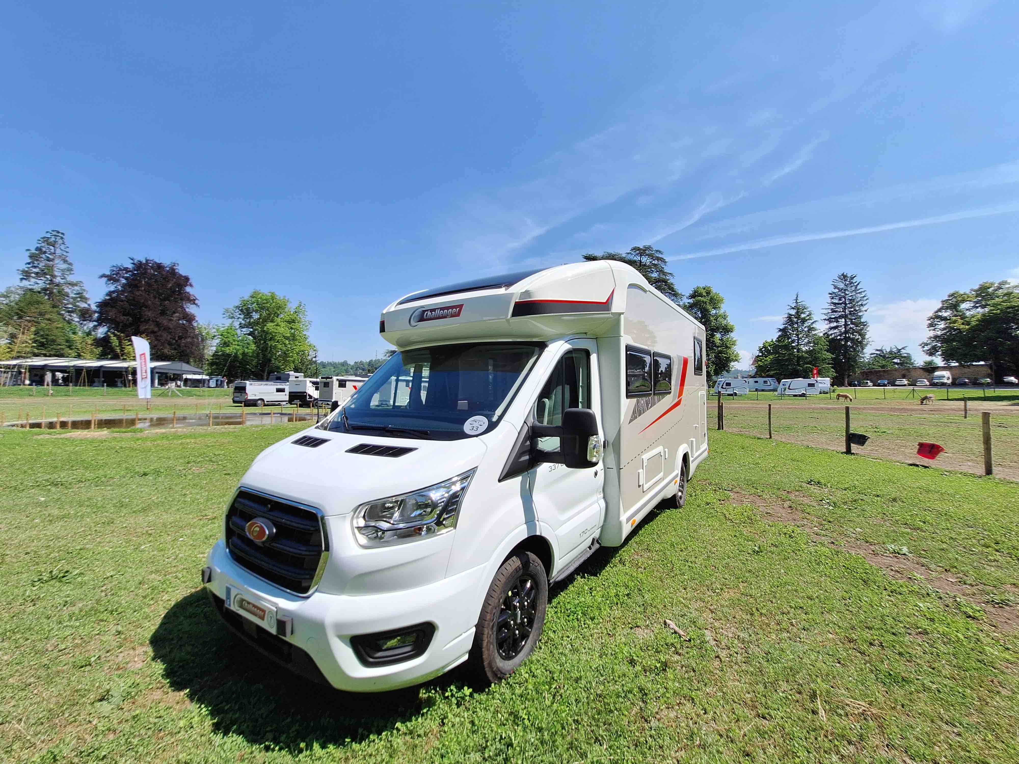 Challenger 337GA mieten – Teilintegriertes Wohnmobil mit SAT-TV, Automatik & Solar – 2