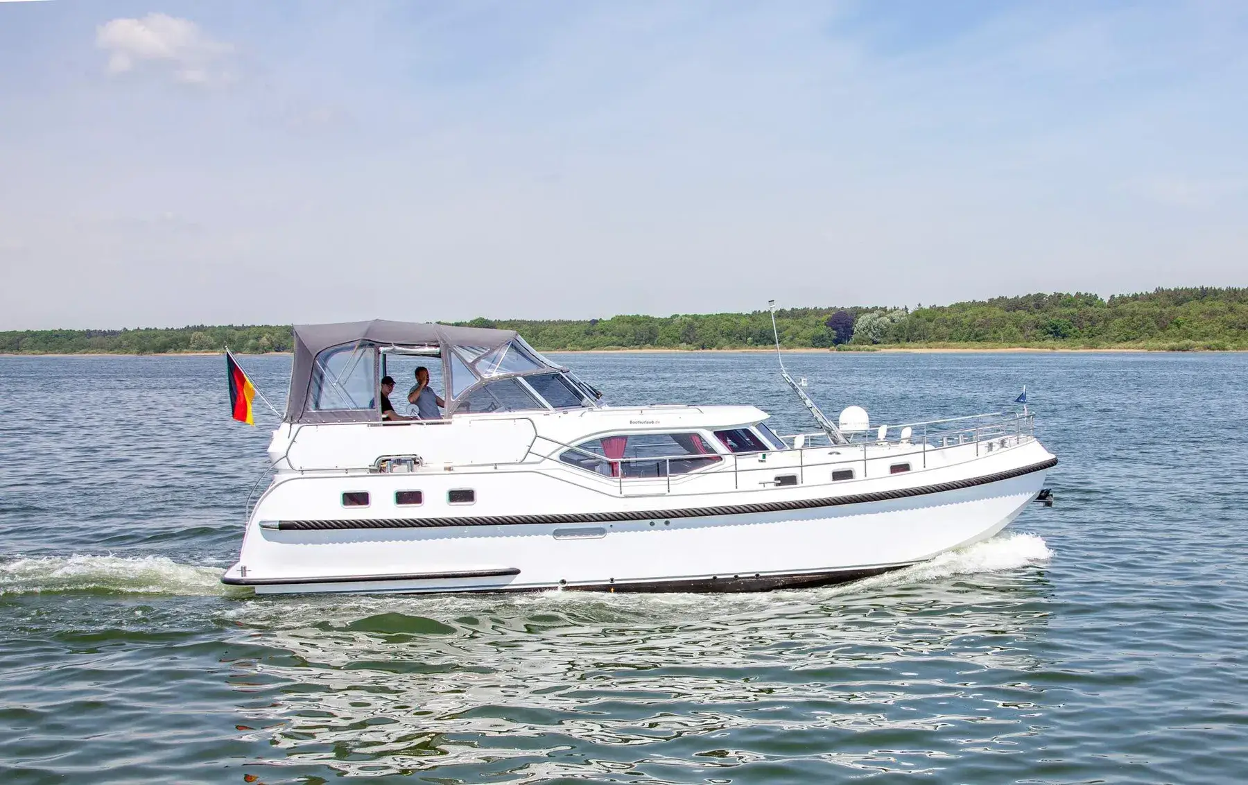 Motoryacht Schulz 40 „Johanna“ mieten – 4 Personen, ab Neukalen
