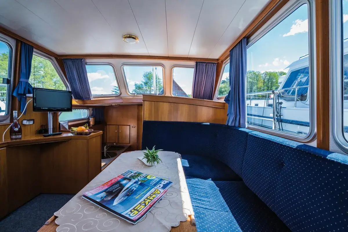 Hausboot Pedro Skiron Typ 3 „Felina“ mieten – 4 Personen, ab Waren (Müritz) – 2