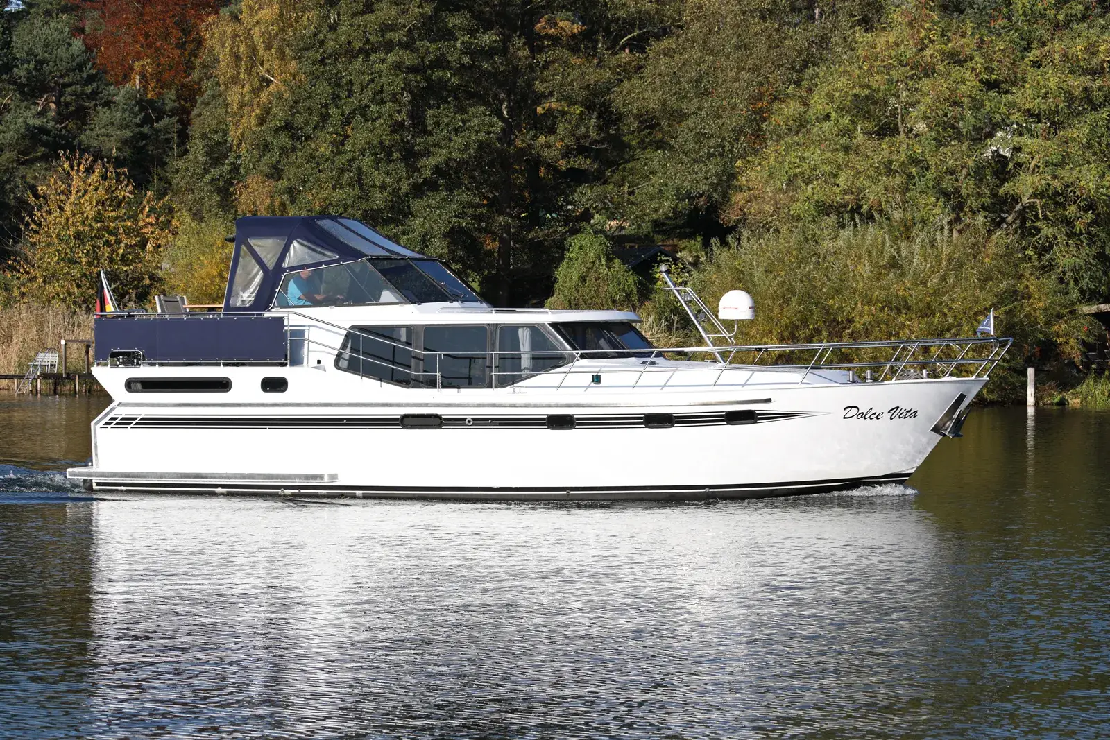 Hausboot Vacance 1200 „Dolce Vita 5 (DV5)“ mieten – 6 Personen, ab Waren (Müritz)