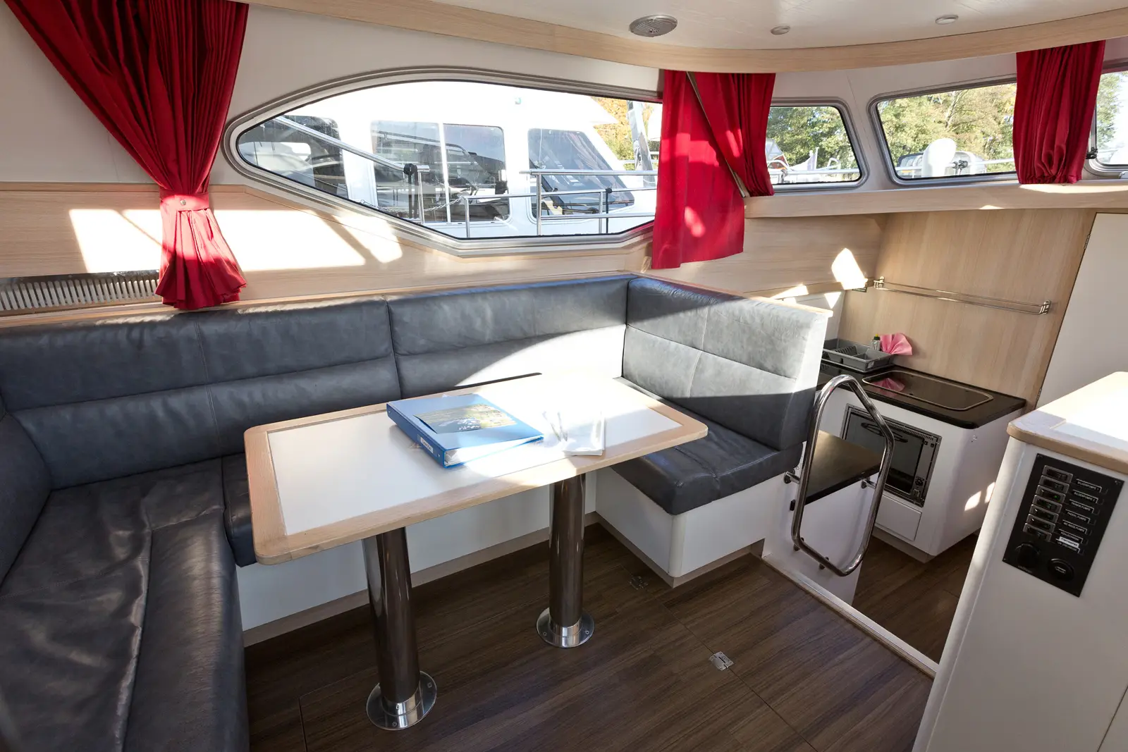 Hausboot Schulz 40 „Larissa“ mieten – 4 Personen, ab Waren (Müritz) – 4