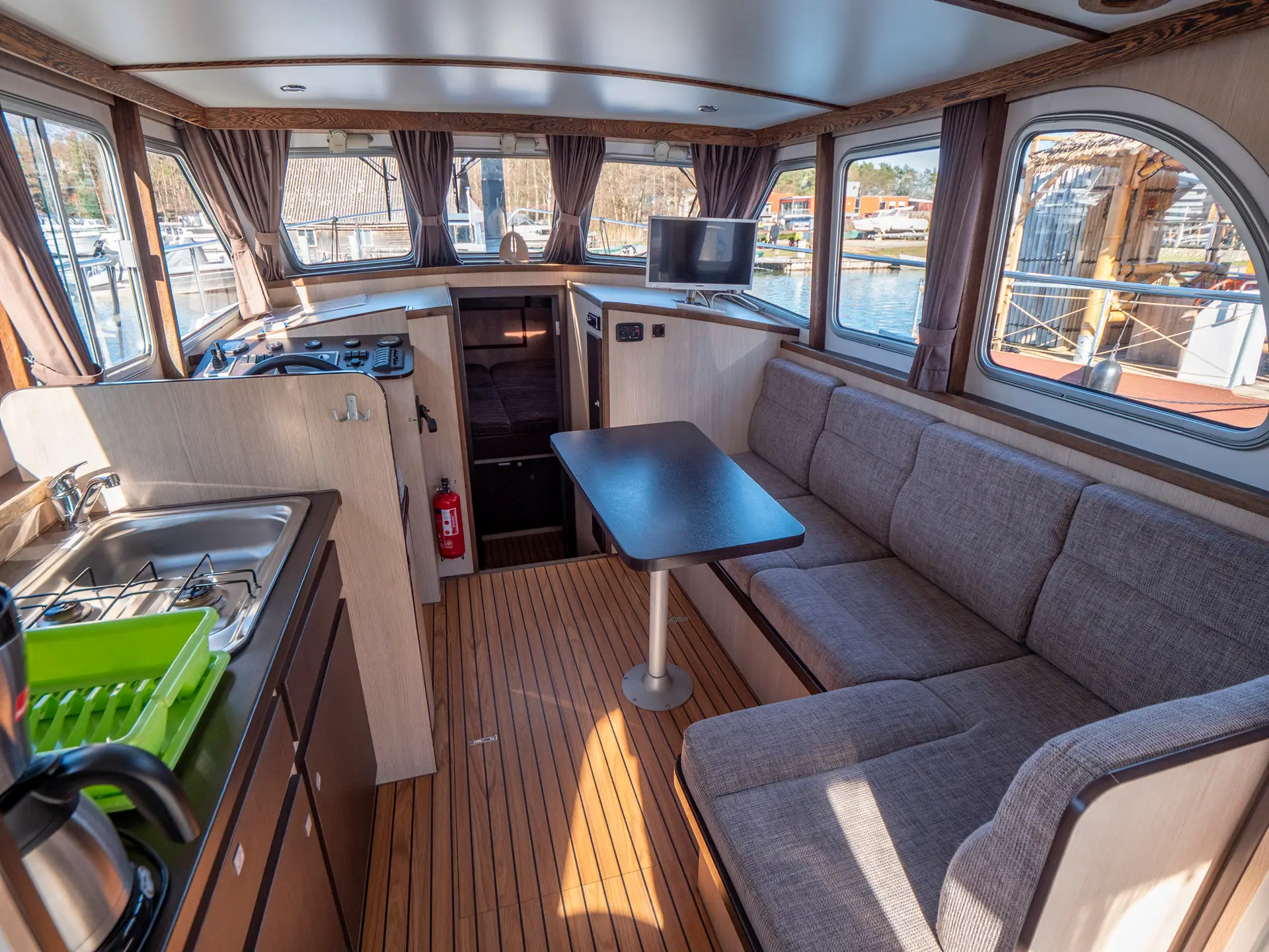 Hausboot Aventura 32 Classico „Hilde“ mieten – 2 Personen, ab Waren (Müritz) – 2