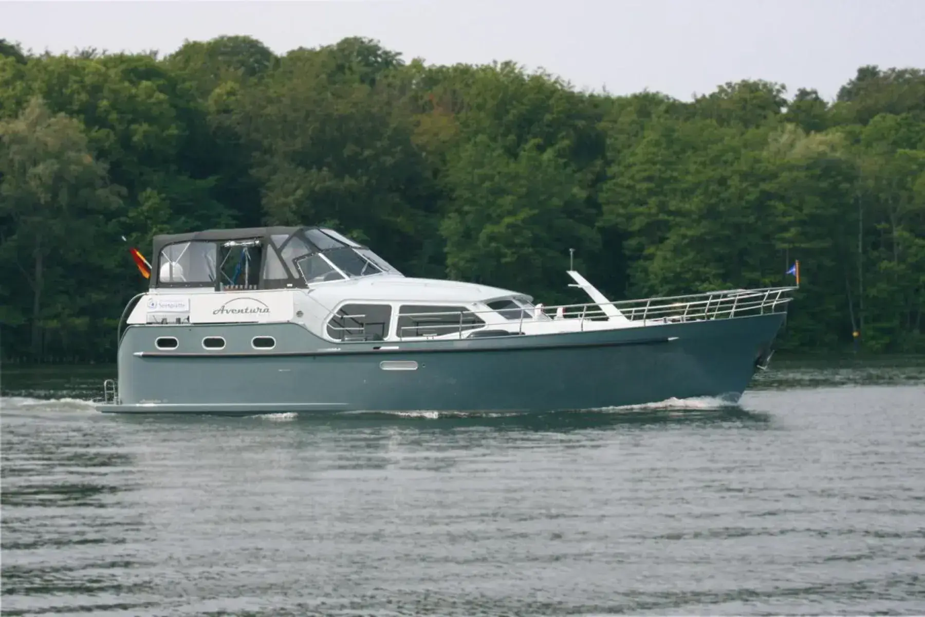Hausboot Aventura 43 Typ 2 „Apollon“ mieten – 4 Personen, ab Waren (Müritz)