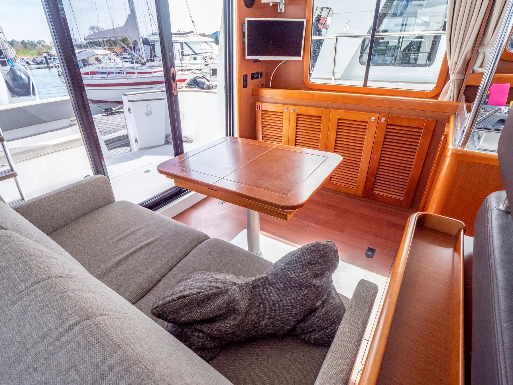 Motoryacht Beneteau Swift Trawler 34 „Mistral“ mieten – 4 Personen, ab Kröslin – 5