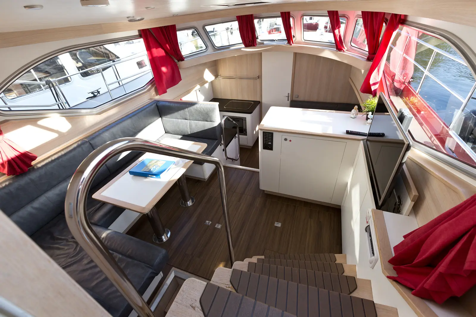 Hausboot Schulz 40 „Lisette“ mieten – 4 Personen, ab Waren (Müritz) – 2