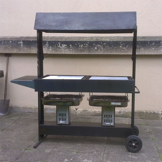 Riesengrill mieten – Holzkohlegrill mit Abzugshaube für Party & Event – 2