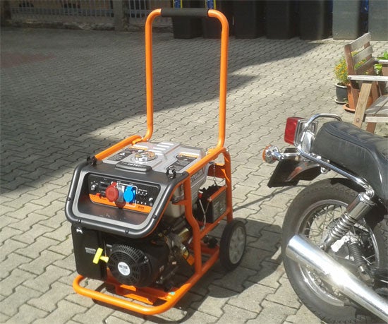 Stromaggregat mieten – Benzin-Stromerzeuger 380 V / 230 V bis 5.400 W, Notstromaggregat – 2