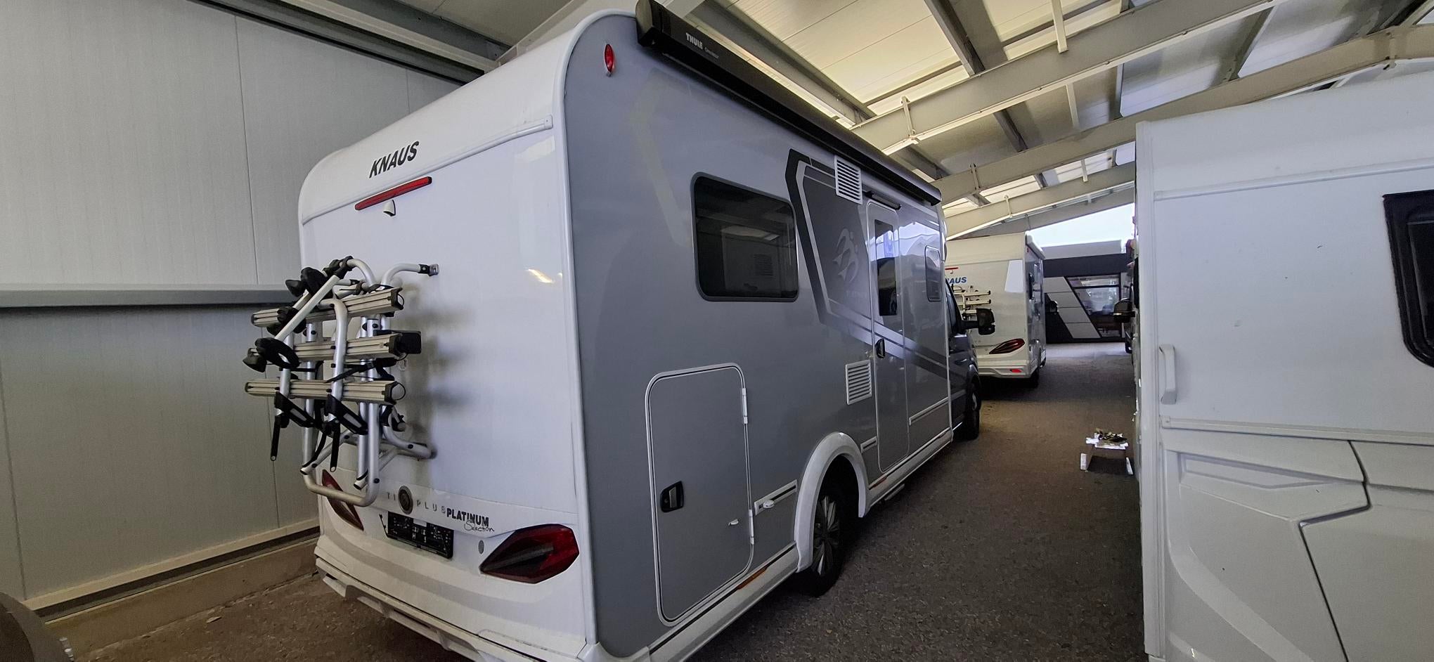 Wohnmobil mieten – Knaus Van Ti Plus 700 LF teilintegriert auf VW Crafter, 4 Sitze / 2 Schlafplätze – 2