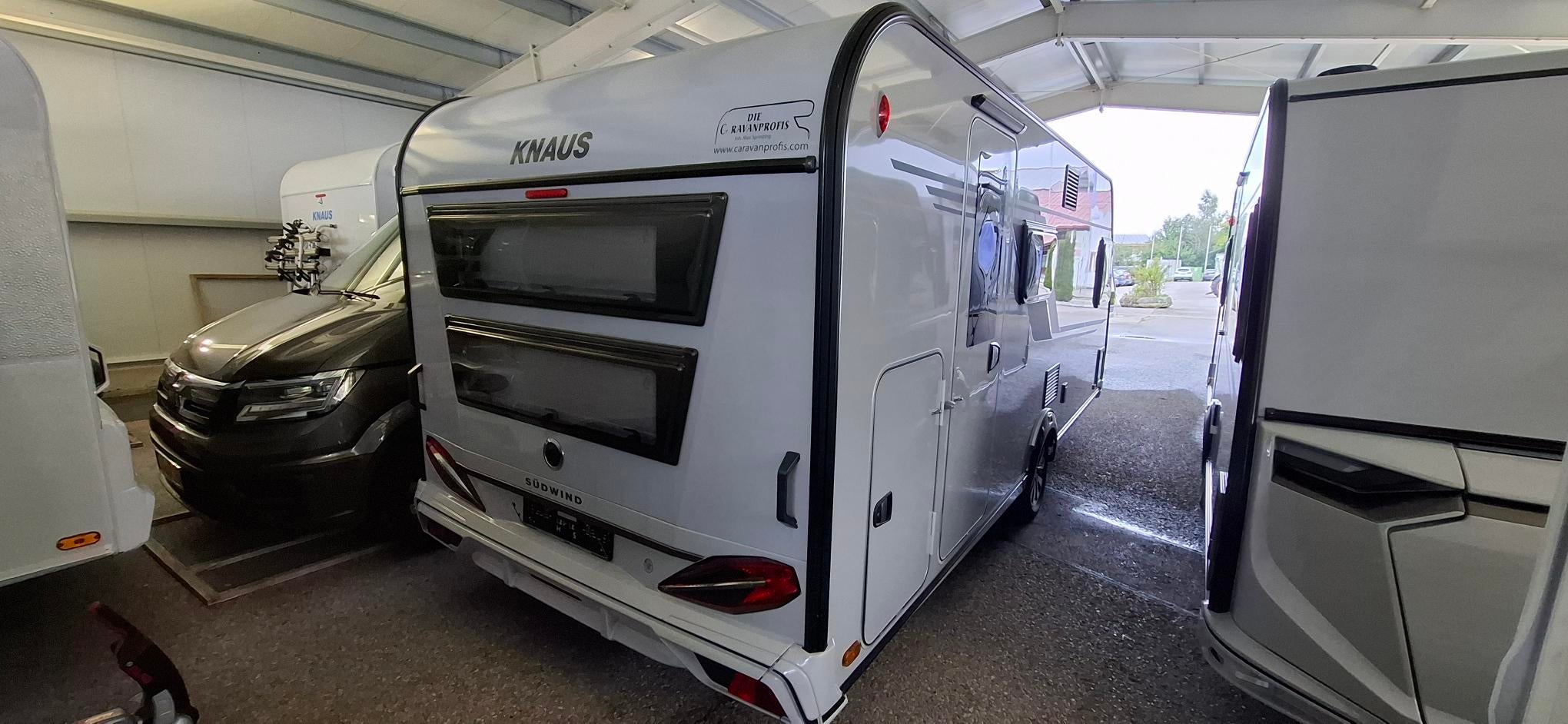 Wohnwagen mieten – Knaus Südwind 540 FDK Familiengrundriss, bis 5 Schlafplätze, Stockbetten – 2