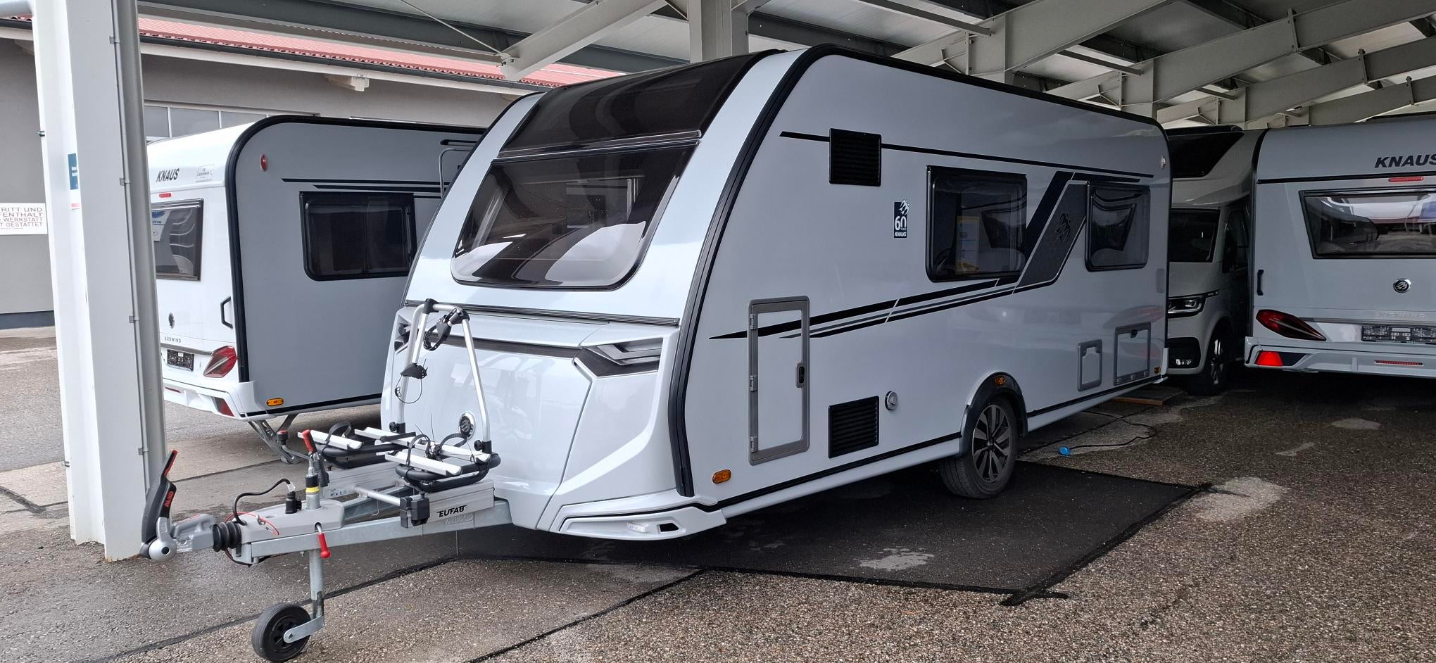 Wohnwagen mieten – Knaus Südwind 500 PF, bis 3 Schlafplätze, inkl. Sonnensegel