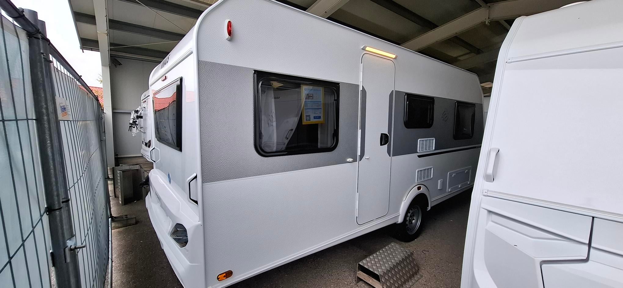 Wohnwagen mieten – Knaus Sport 500 EU, bis 4 Schlafplätze, Einzelbetten, inkl. Sonnensegel