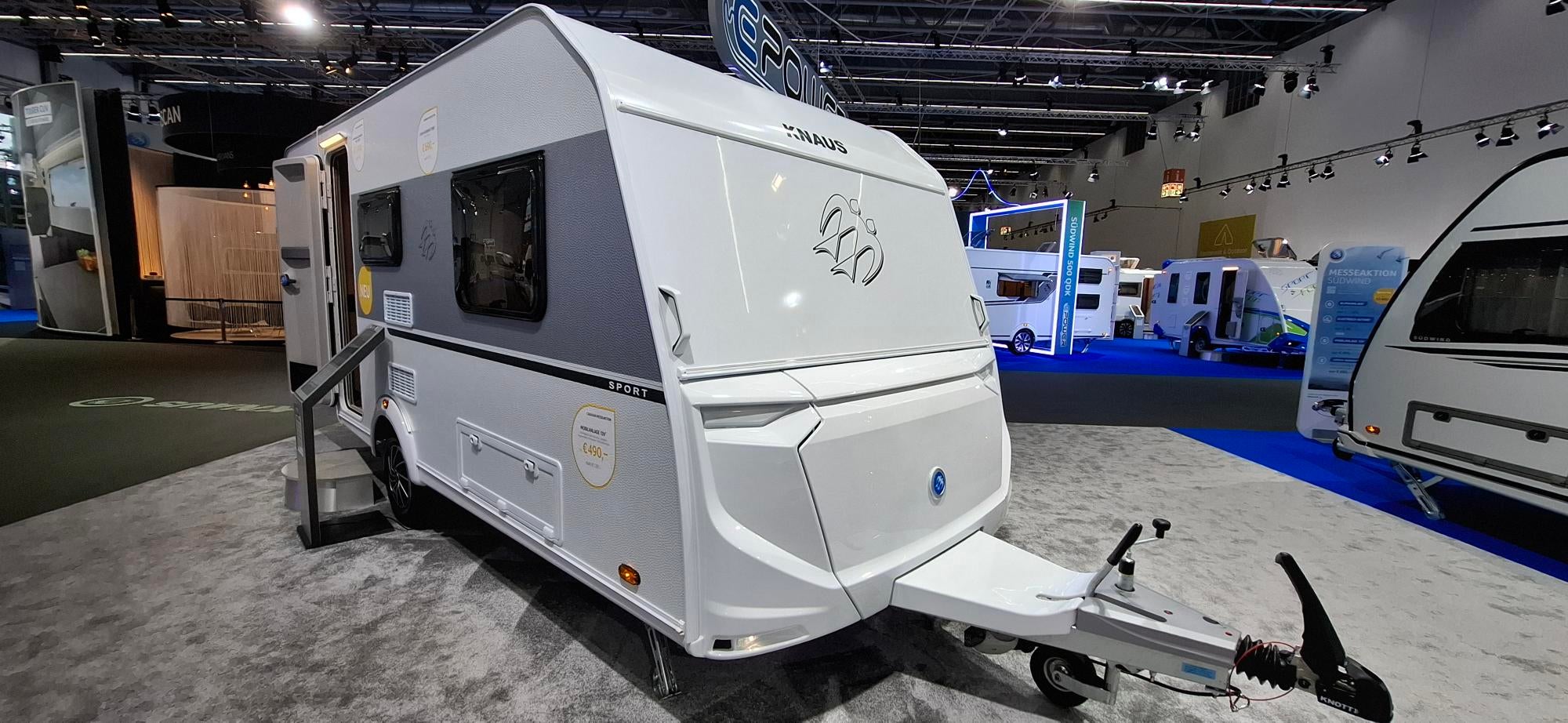 Wohnwagen mieten – Knaus Sport 500 EU, bis 4 Schlafplätze, Einzelbetten, inkl. Sonnensegel – 2