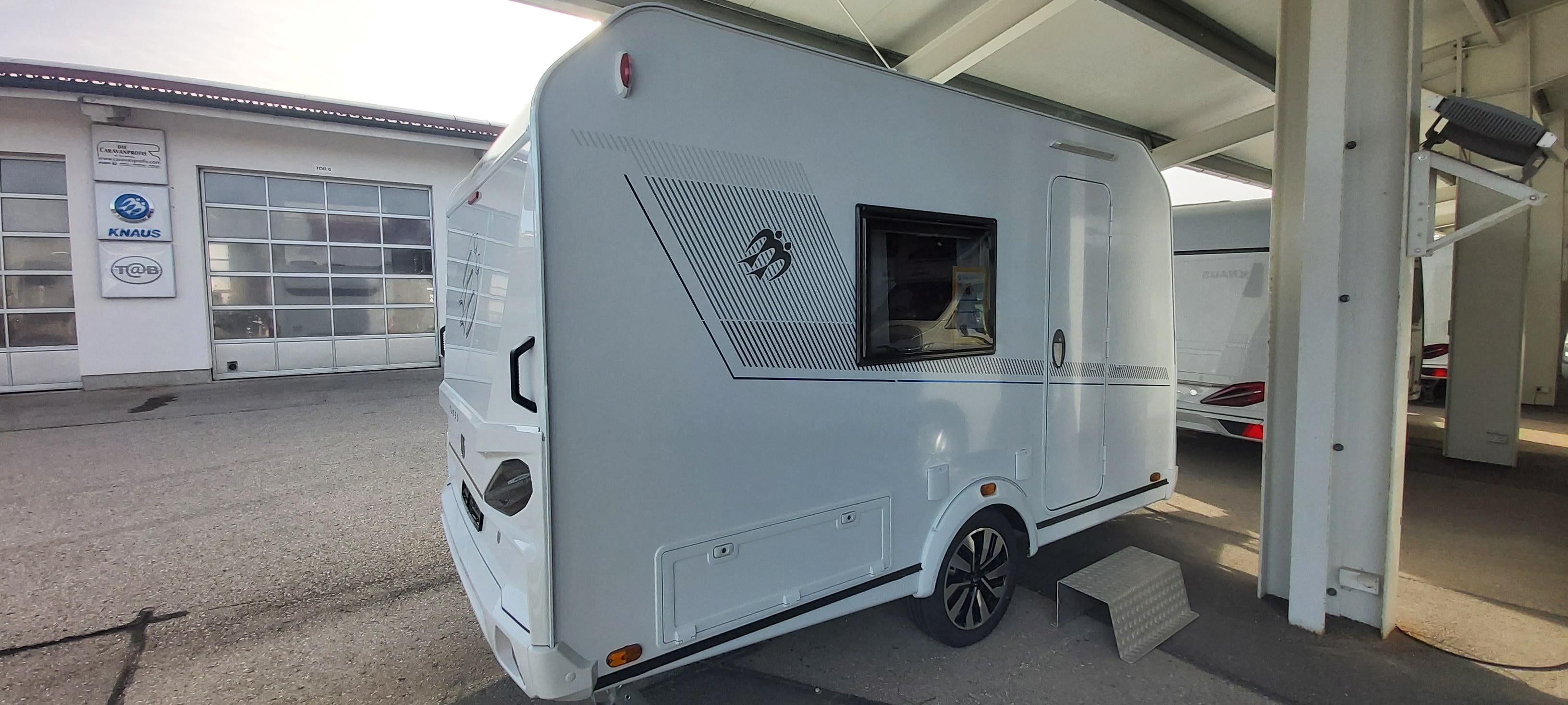 Wohnwagen mieten – Knaus Yaseo 340 PX, kompakt für 2 Personen, inkl. Sonnensegel