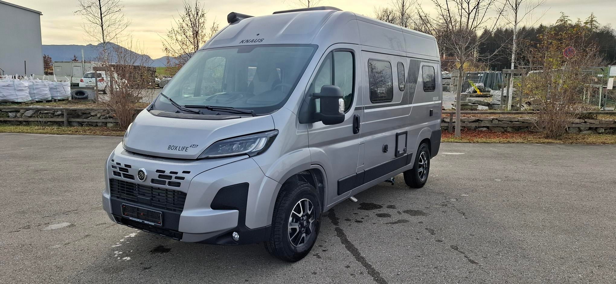Wohnmobil mieten – Knaus BoxLife 540 MQ Kastenwagen, 4 Sitze / 2 Schlafplätze