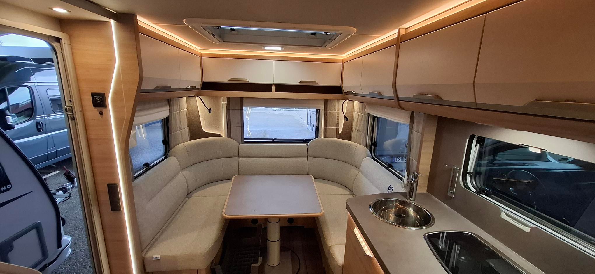 Wohnwagen mieten – Knaus Südwind 500 FU, bis 4 Schlafplätze, inkl. Sonnensegel – 3