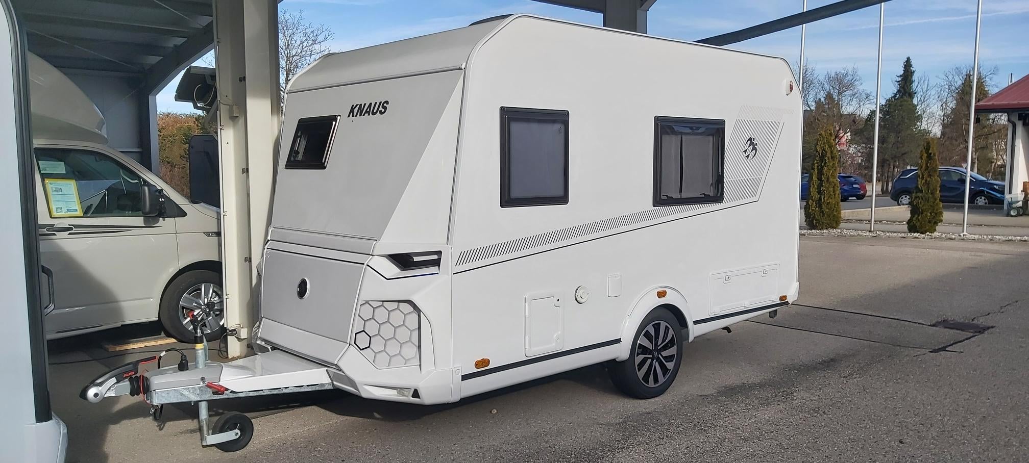 Wohnwagen mieten – Knaus Yaseo 340 PX, kompakt für 2 Personen, inkl. Sonnensegel – 2