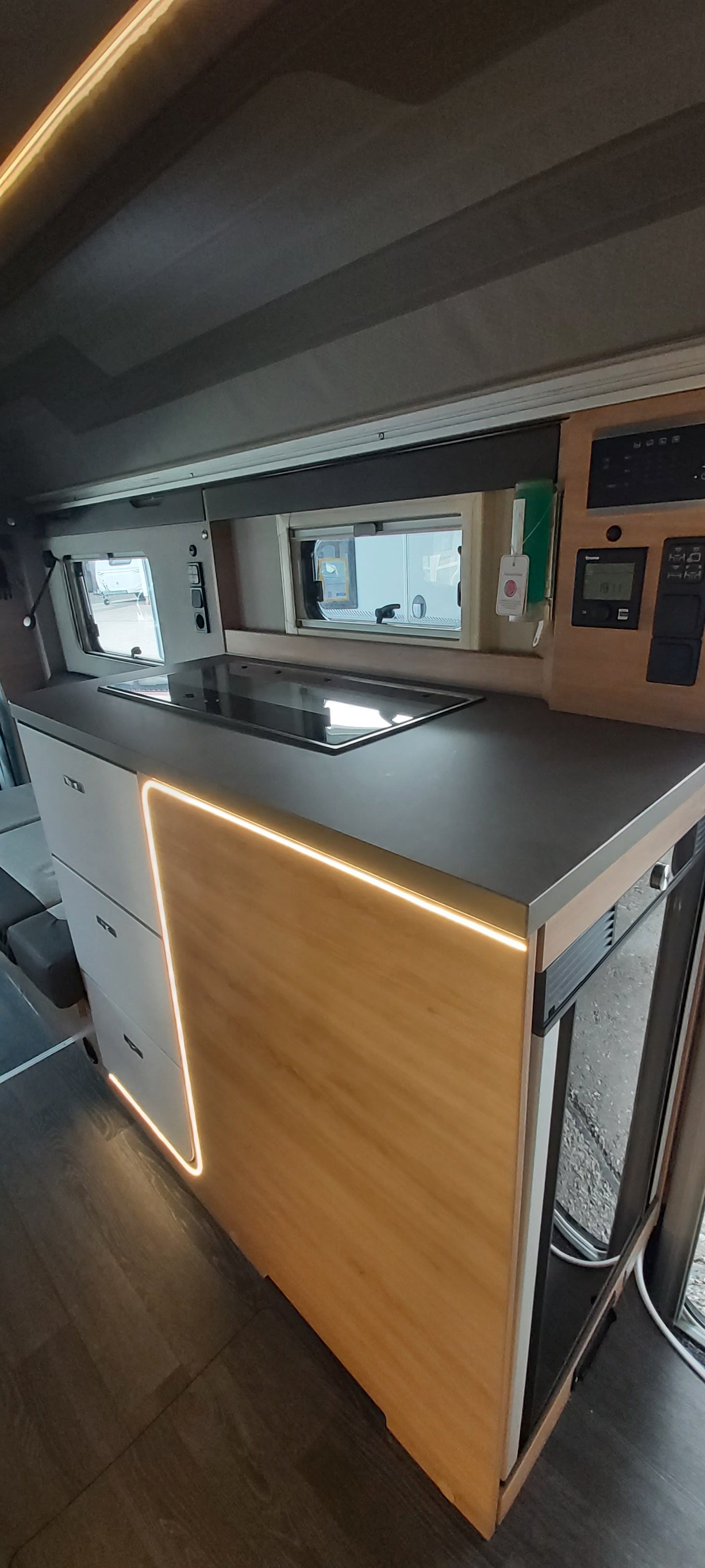 Wohnmobil Bulli mieten – Knaus Tourer CUV auf VW T6, 2 Sitze / 2 Schlafplätze – 4