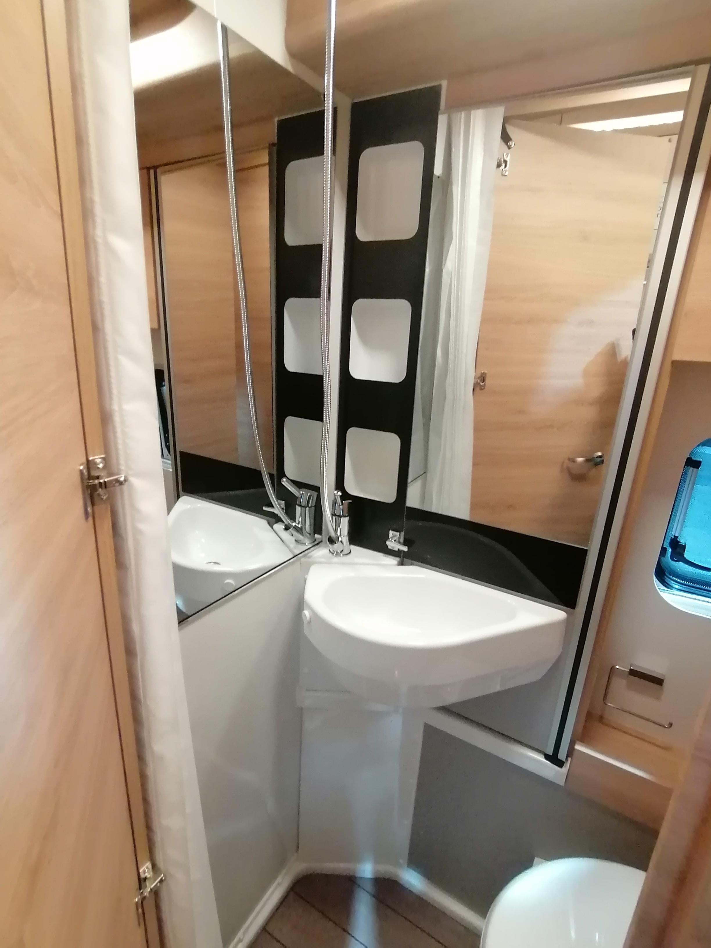Wohnmobil mieten – Knaus BoxDrive 600 XL Kastenwagen, 4 Sitze / 2 Schlafplätze – 3