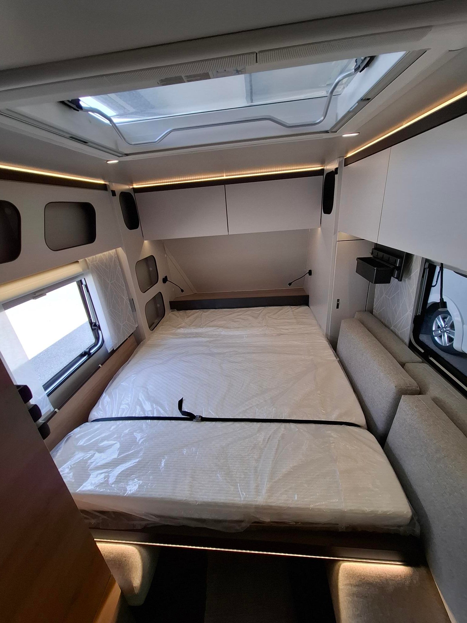 Wohnwagen mieten – Knaus Yaseo 500 DK, bis 4 Schlafplätze, inkl. Sonnensegel – 4