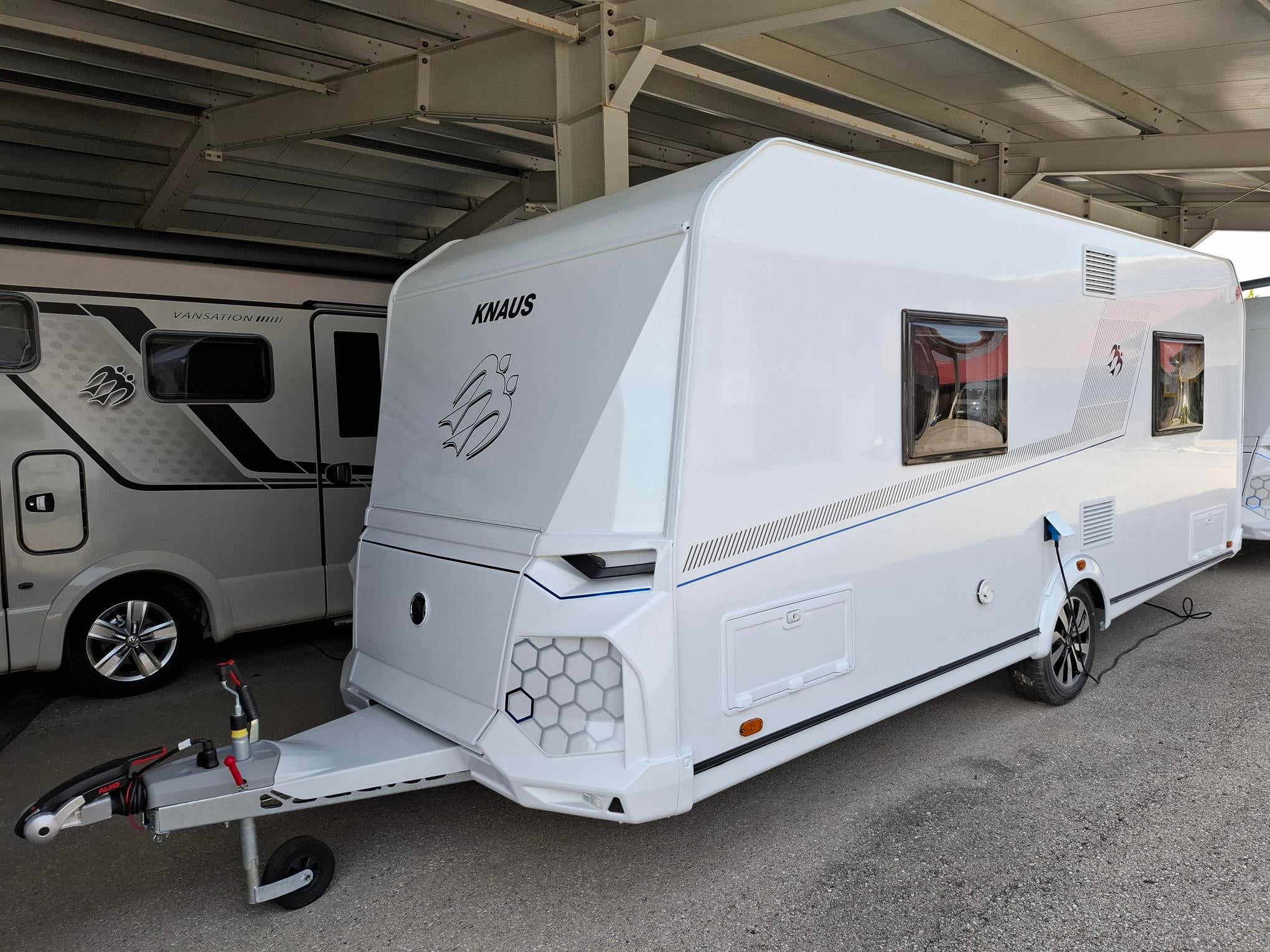 Wohnwagen mieten – Knaus Yaseo 500 DK, bis 4 Schlafplätze, inkl. Sonnensegel