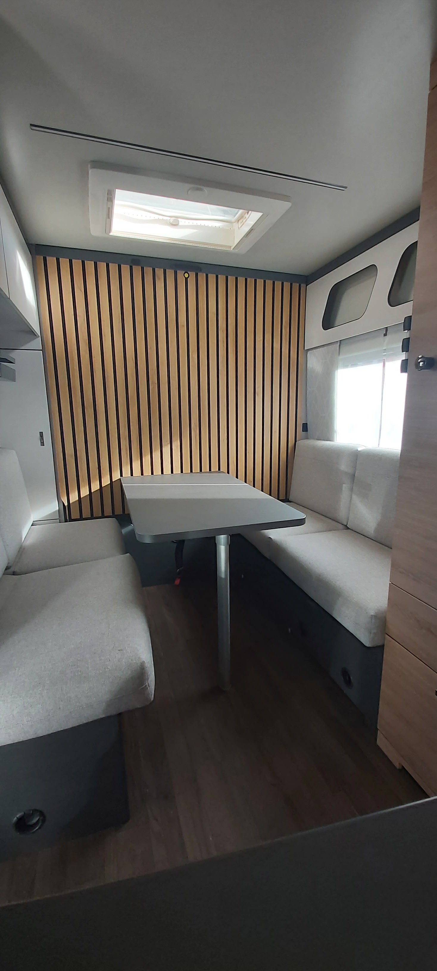 Wohnwagen mieten – Knaus Yaseo 340 PX, kompakt für 2 Personen, inkl. Sonnensegel – 3