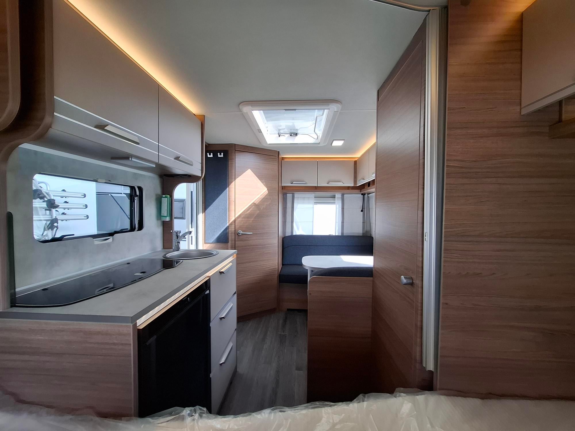Wohnwagen mieten – Knaus Sport 400 QD, kompakt & wendig, inkl. Sonnensegel – 3