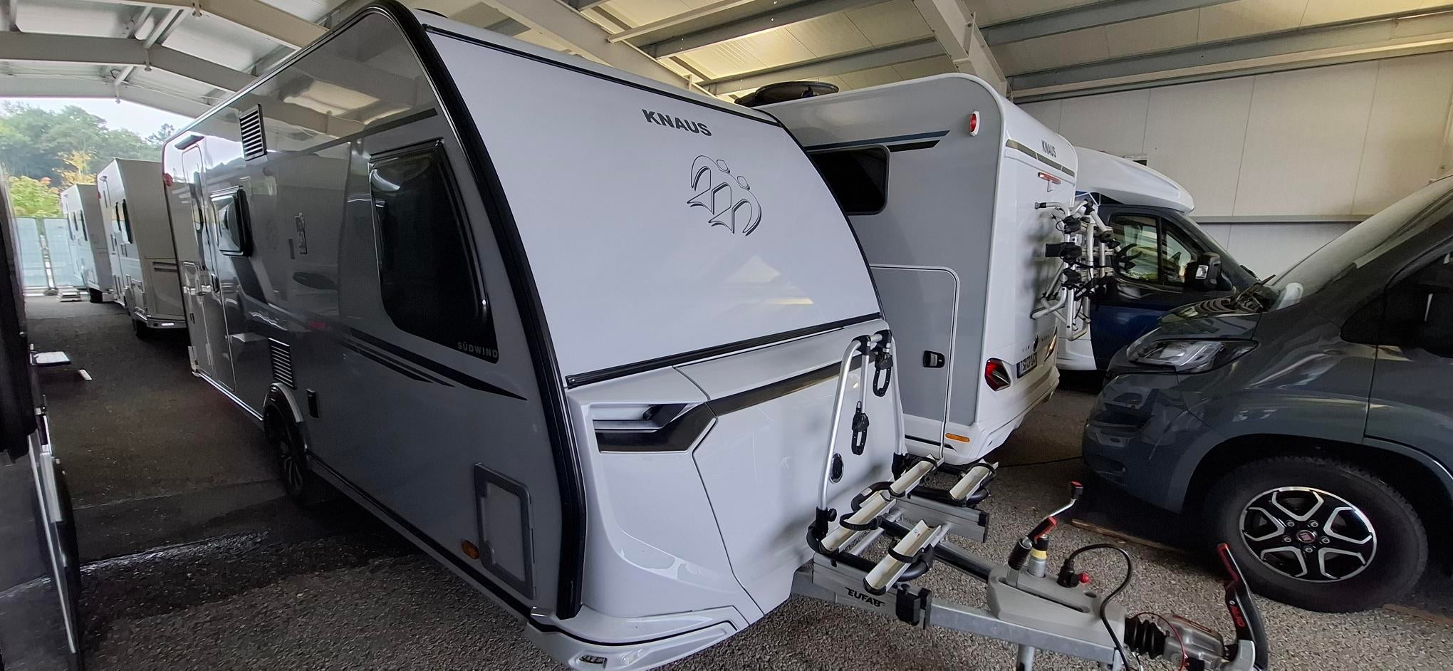 Wohnwagen mieten – Knaus Südwind 540 FDK Familiengrundriss, bis 5 Schlafplätze, Stockbetten