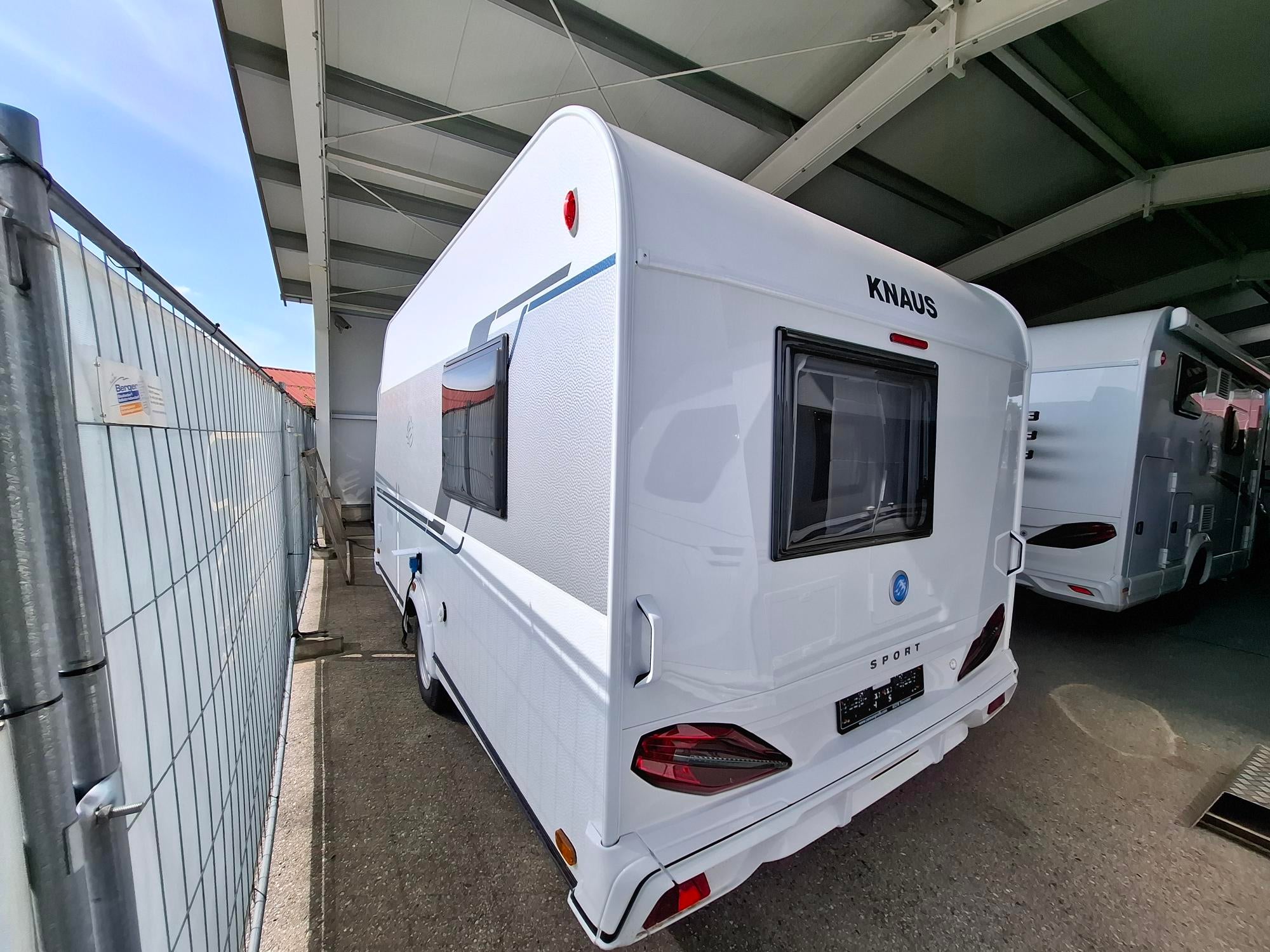 Wohnwagen mieten – Knaus Sport 400 QD, kompakt & wendig, inkl. Sonnensegel – 2