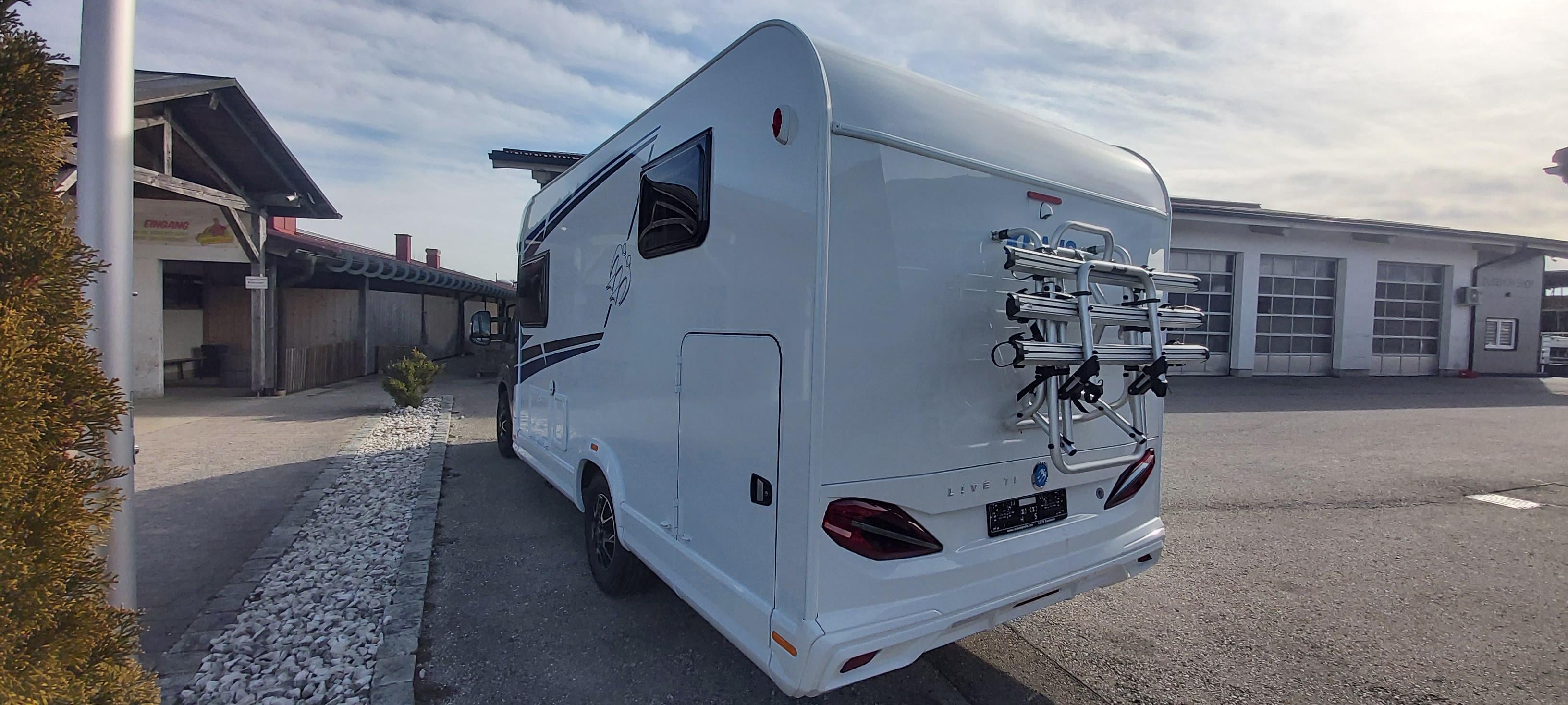 Wohnmobil mieten – Knaus Live Ti 650 MEG teilintegriert, 4 Sitze / 2 Schlafplätze – 2