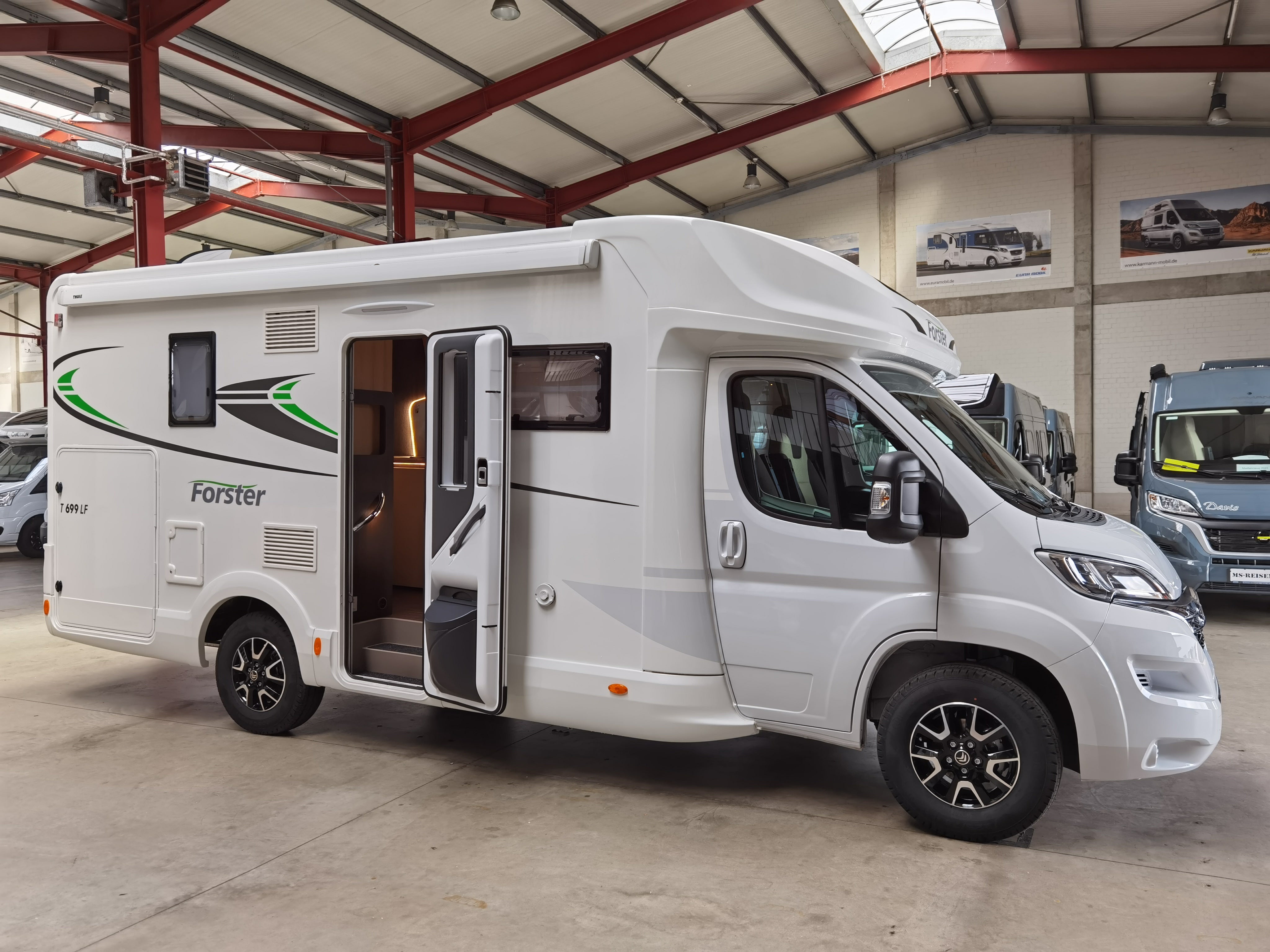 Wohnmobil Forster T 699 LF mieten – teilintegriert, viel Stauraum, Modell 2026 – 3