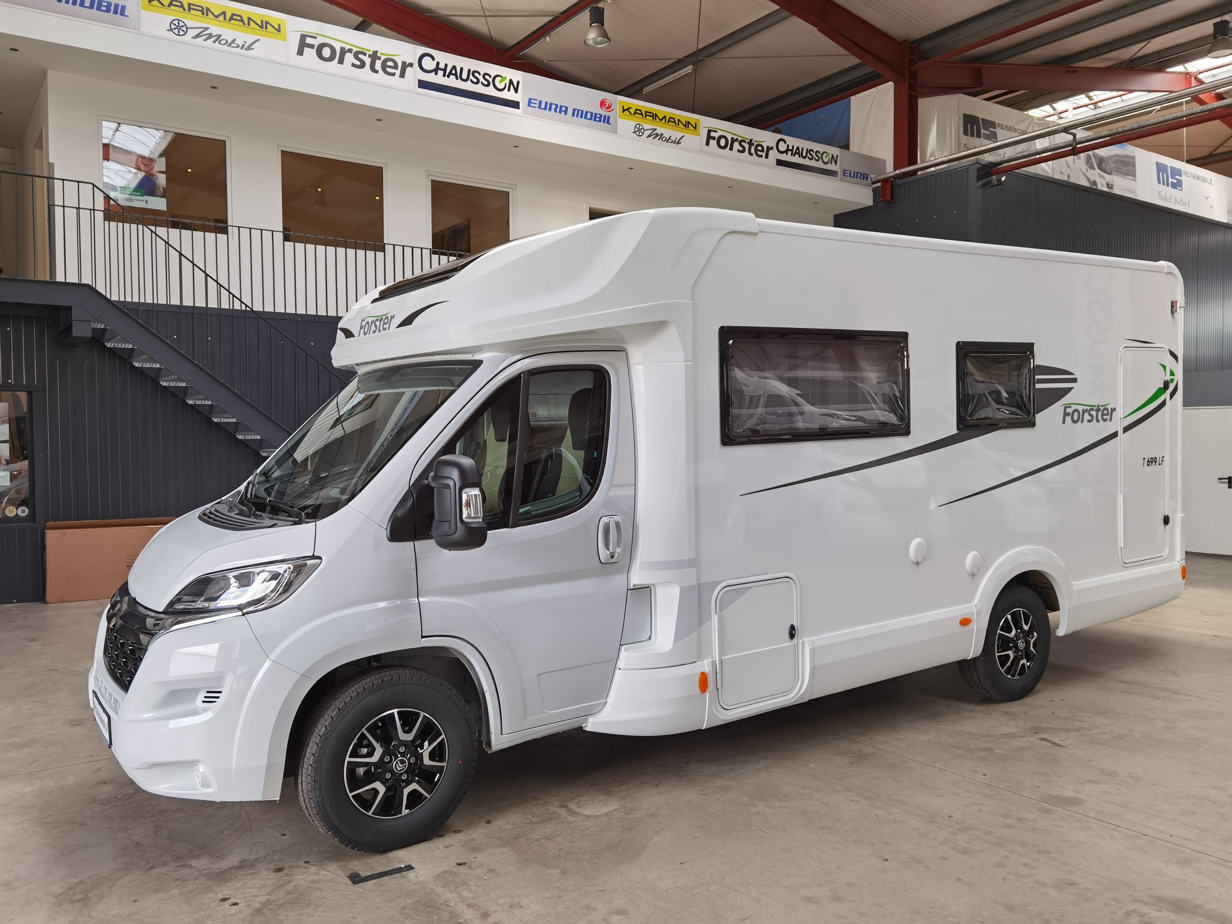 Wohnmobil Forster T 699 LF mieten – teilintegriert, viel Stauraum, Modell 2026 – 4