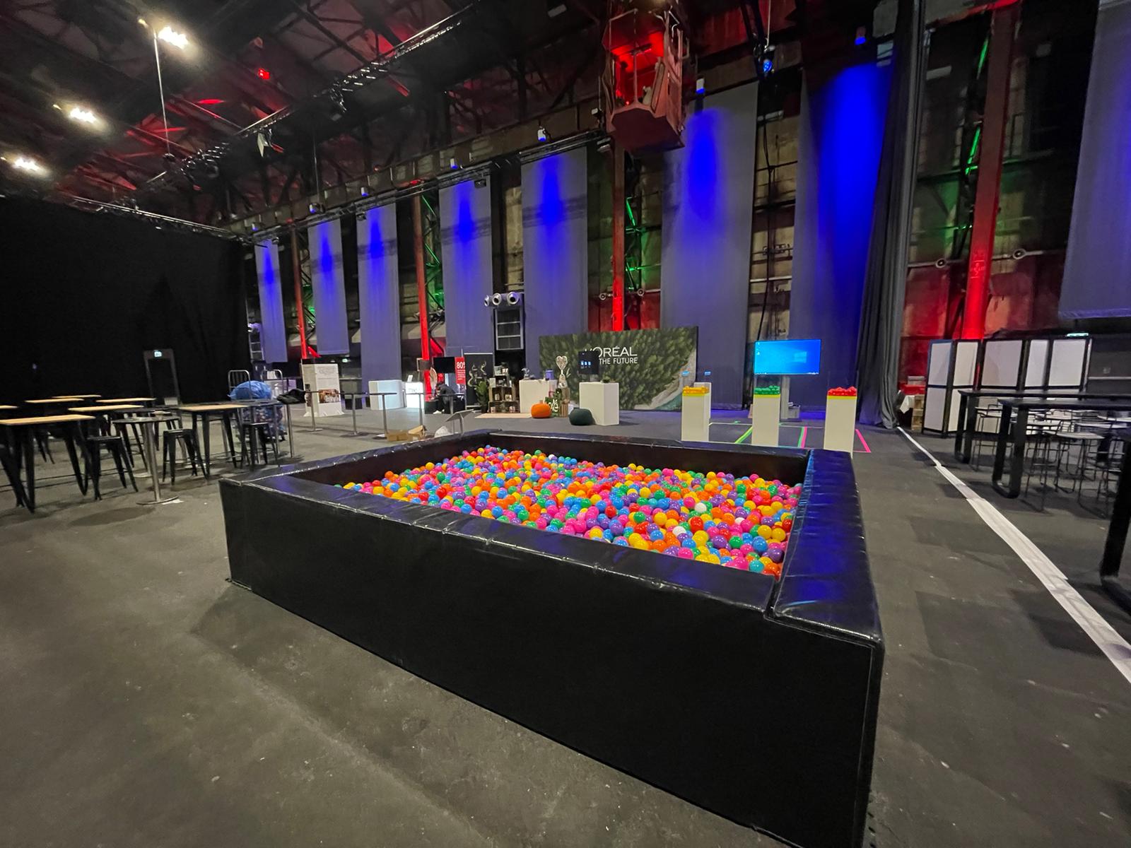 Event-Bällebad 3×6×0,80 m mit 27.000 Bällen (Branding möglich)
