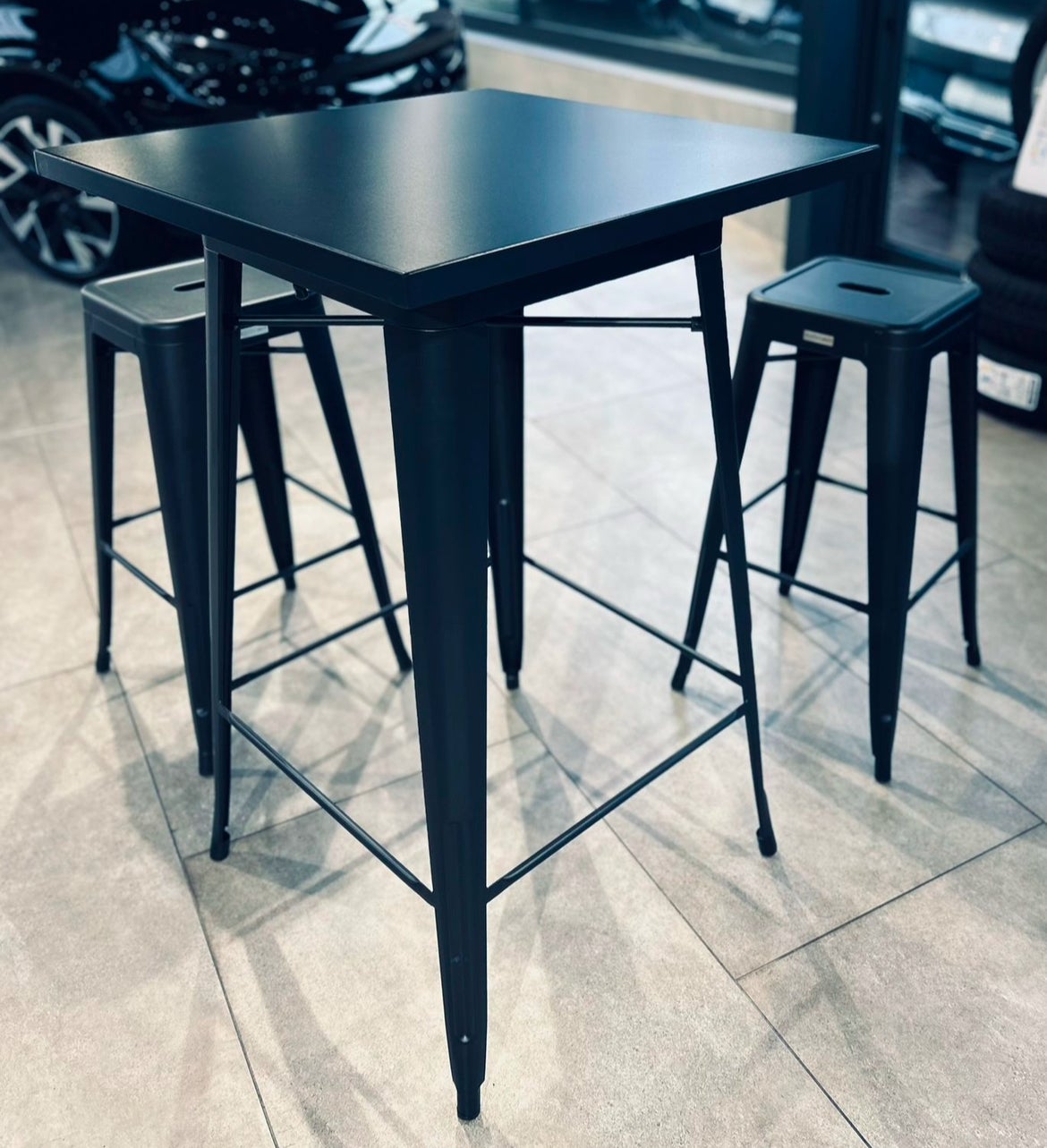 Barhocker mieten – Weiße Barhocker & Black-Wood-Serie | Stilvolle Eventmöbel – 2