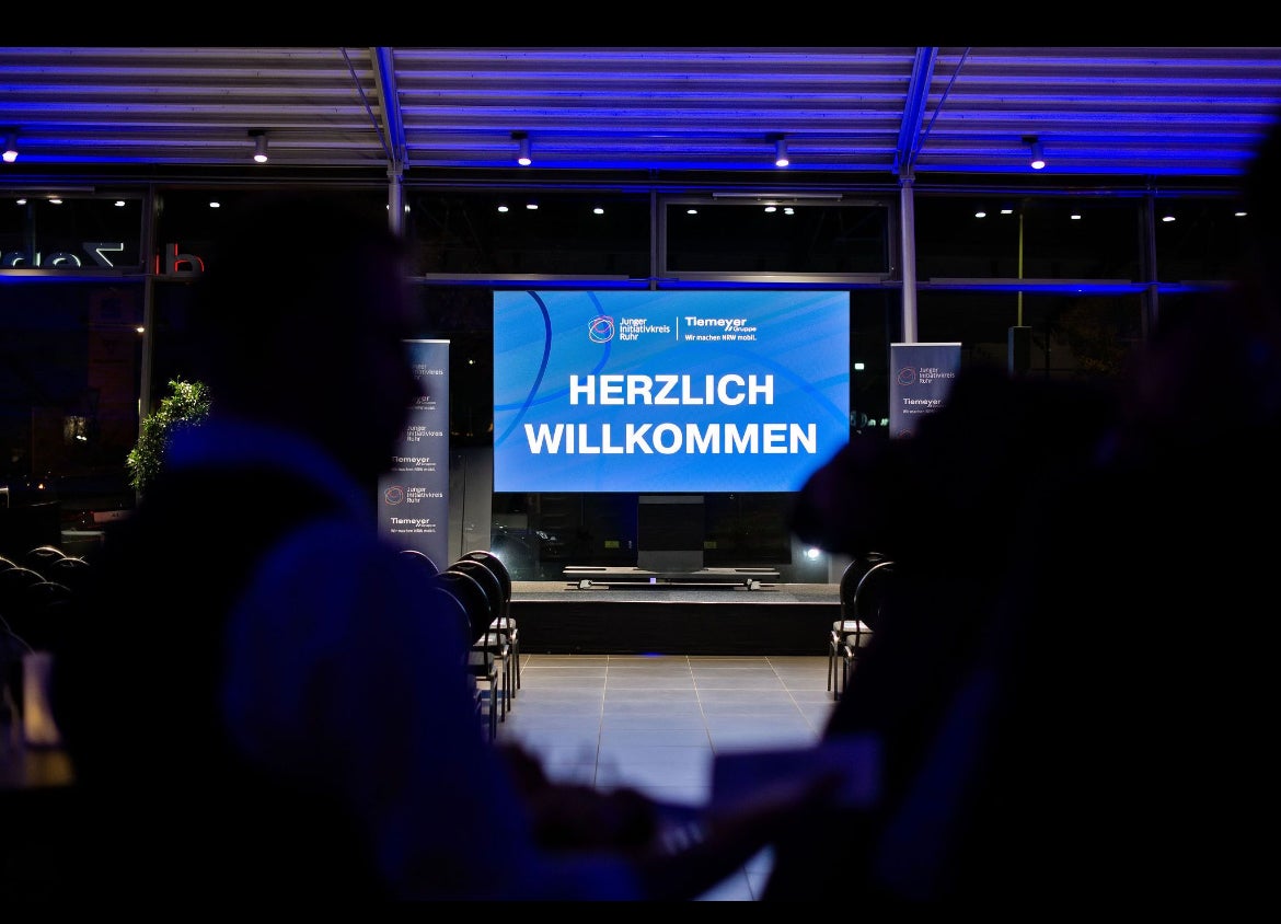 LED-Wand 135 Zoll mieten – XXL Full-HD Videowall für Events & Präsentationen – 3