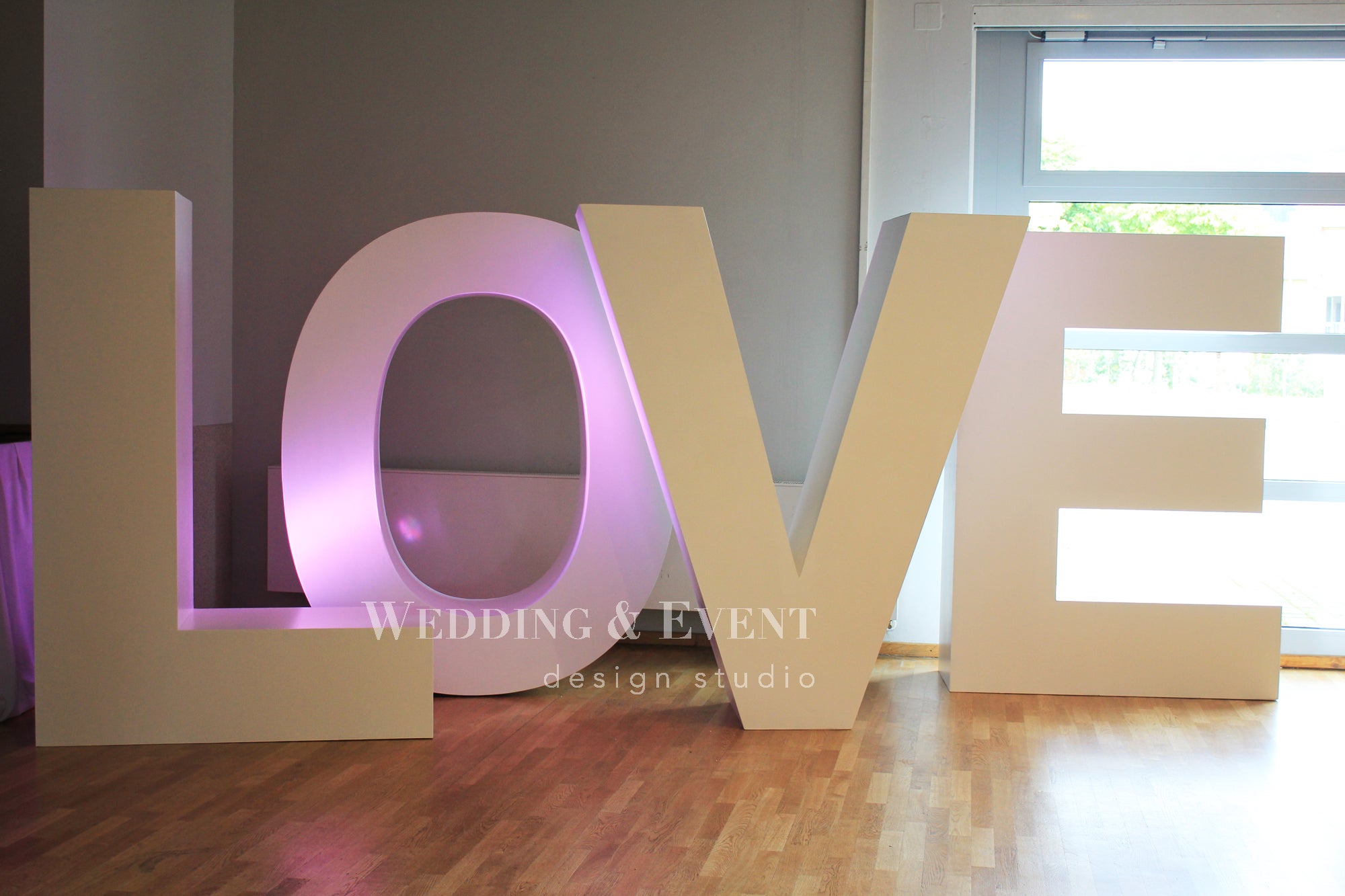 XXL LOVE Schriftzug mieten H 1,90 m - Hochzeit & Event Deko, freistehend, weiß matt