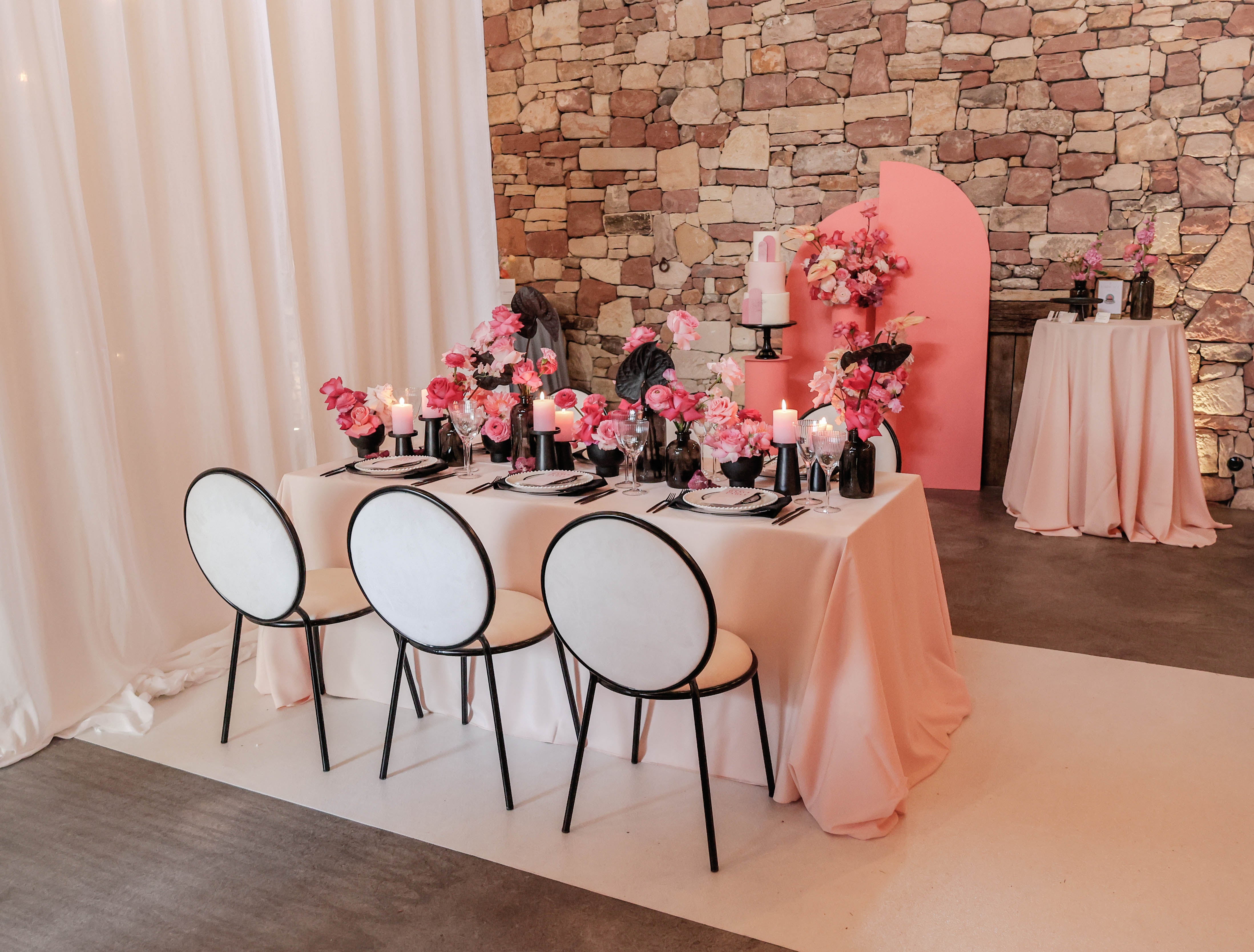 Samtstuhl Paris mieten - schwarz-weiß & gold-rosé für Hochzeit & Event – 3