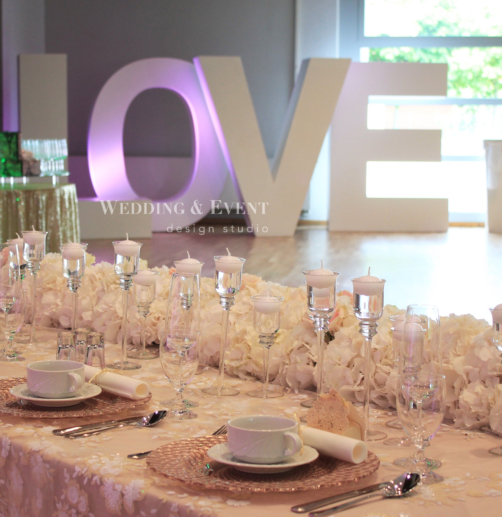 XXL LOVE Schriftzug mieten H 1,90 m - Hochzeit & Event Deko, freistehend, weiß matt – 3