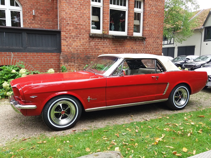Ford Mustang Rot mieten bei Classic Cars Michael Krug von Nidda