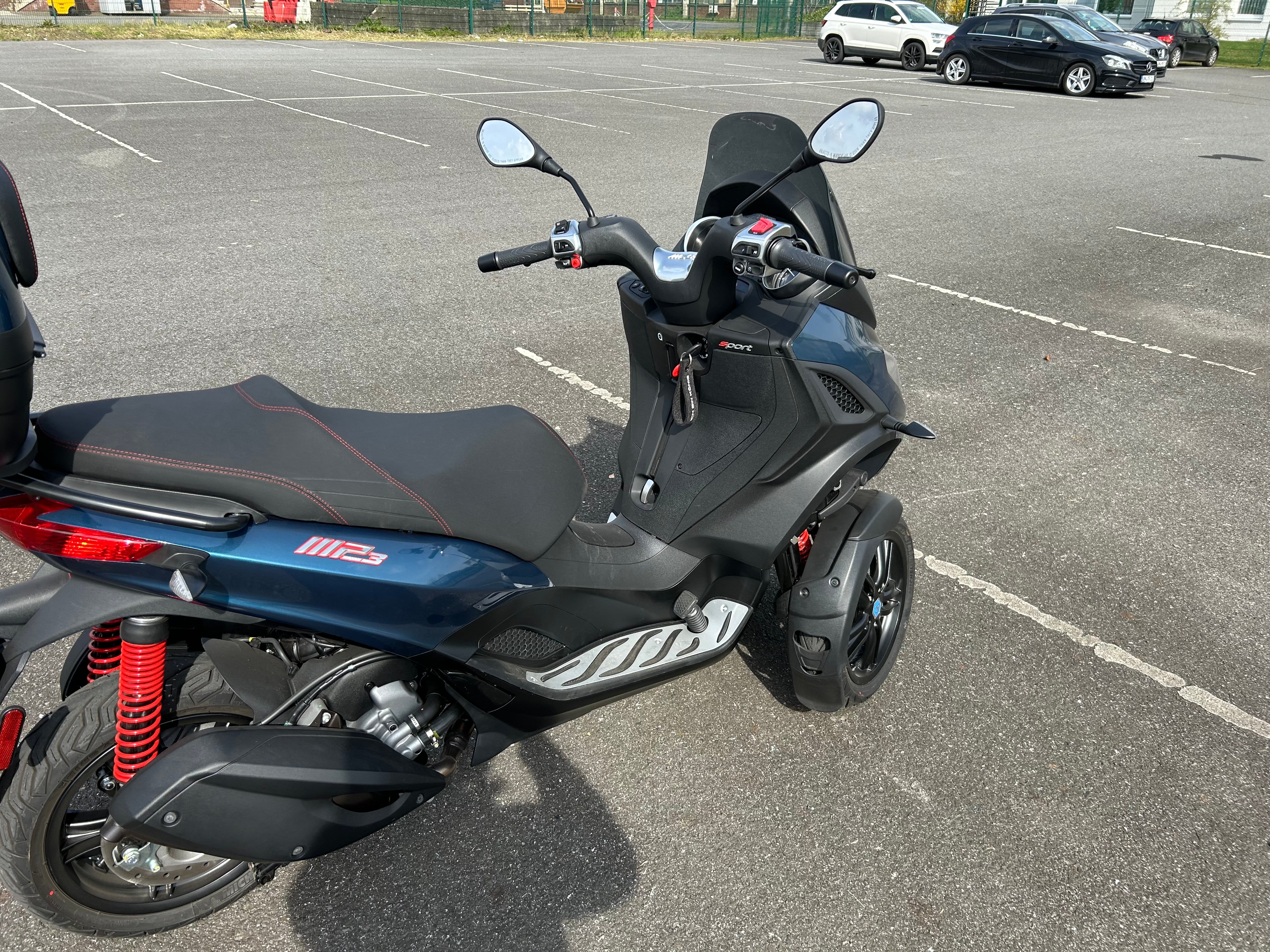 Piaggio MP3 300  Sport Dreirad bis 120 km/h – 4