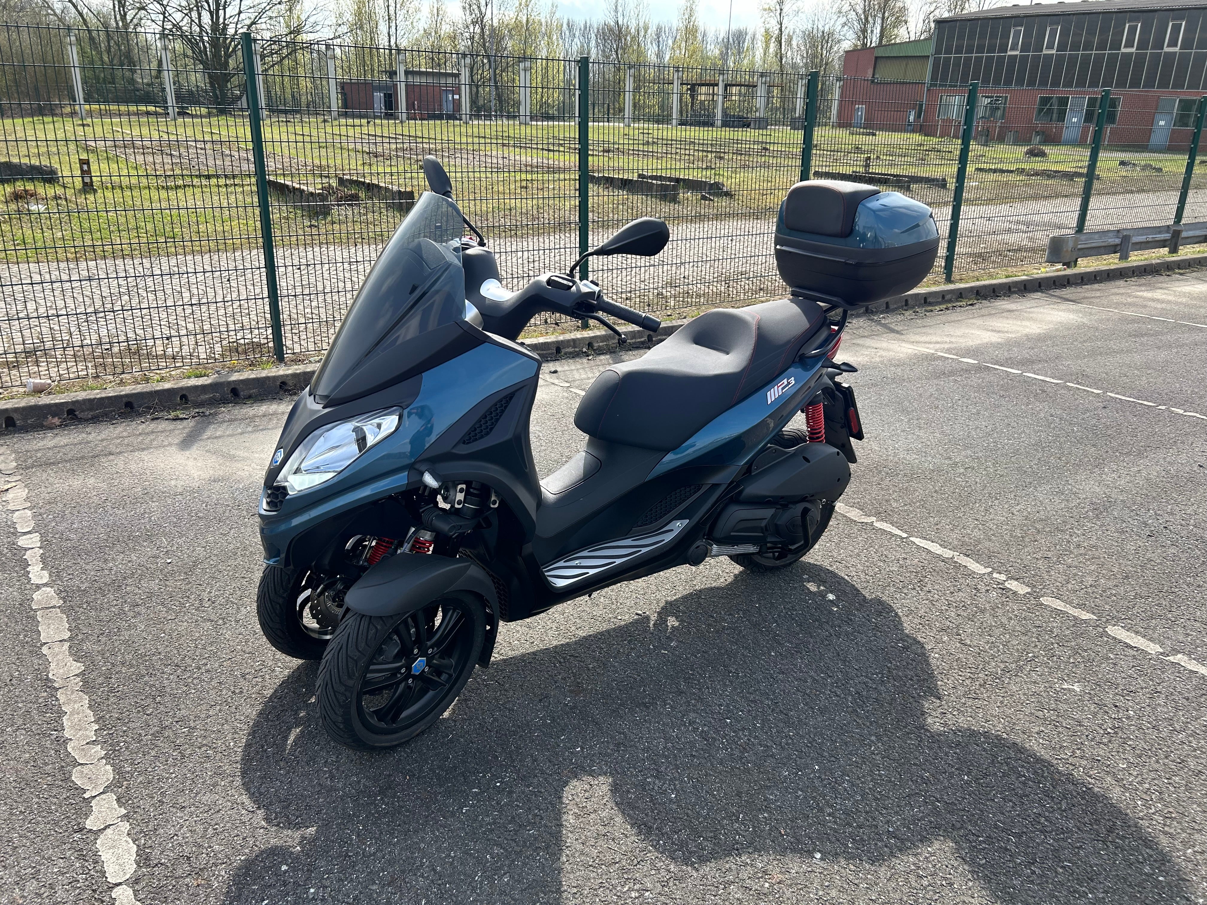 Piaggio MP3 300  Sport Dreirad bis 120 km/h – 2