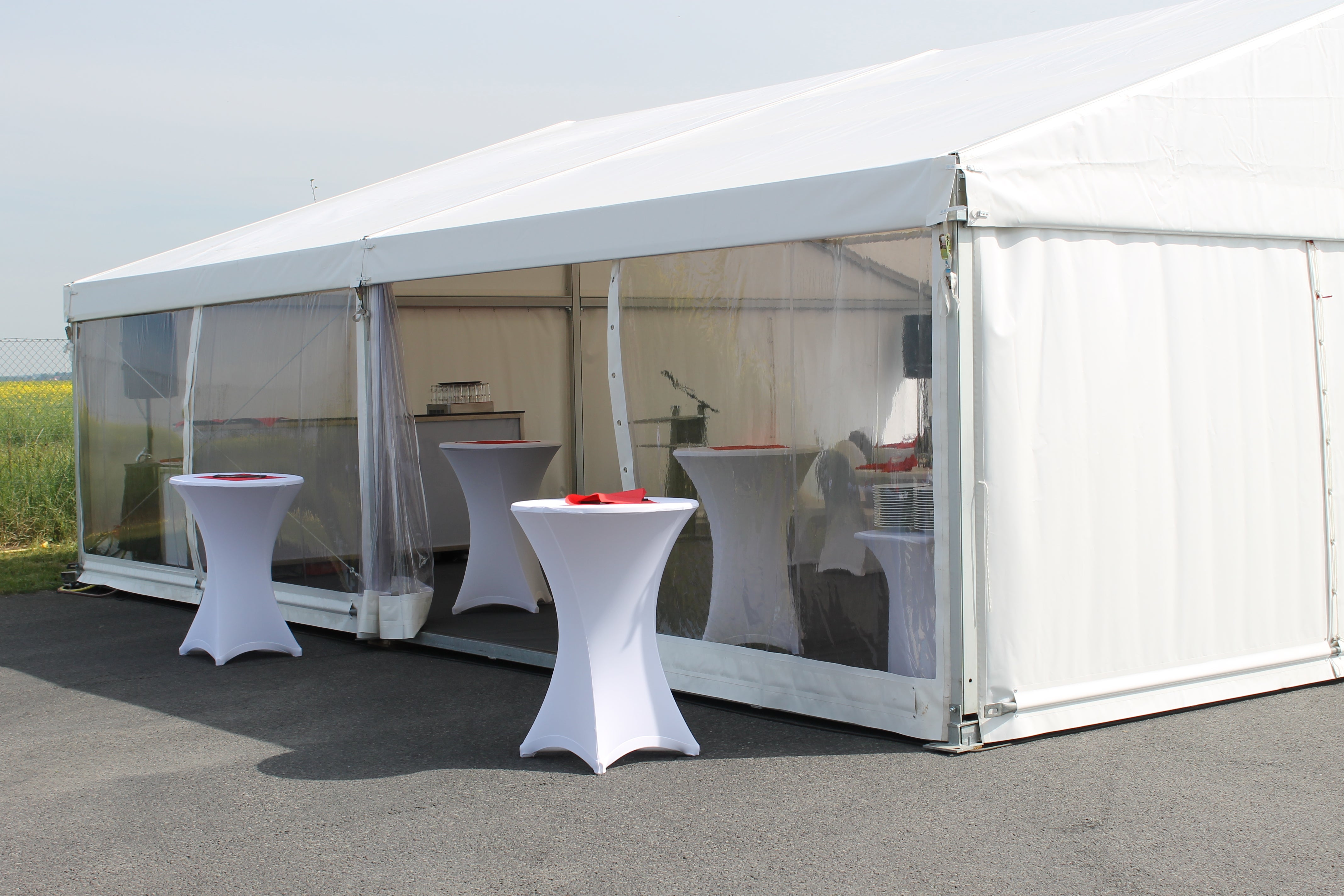 Stehtische mieten – Klappbare Profi-Stehtische Ø 80 cm für Event & Messe – 3