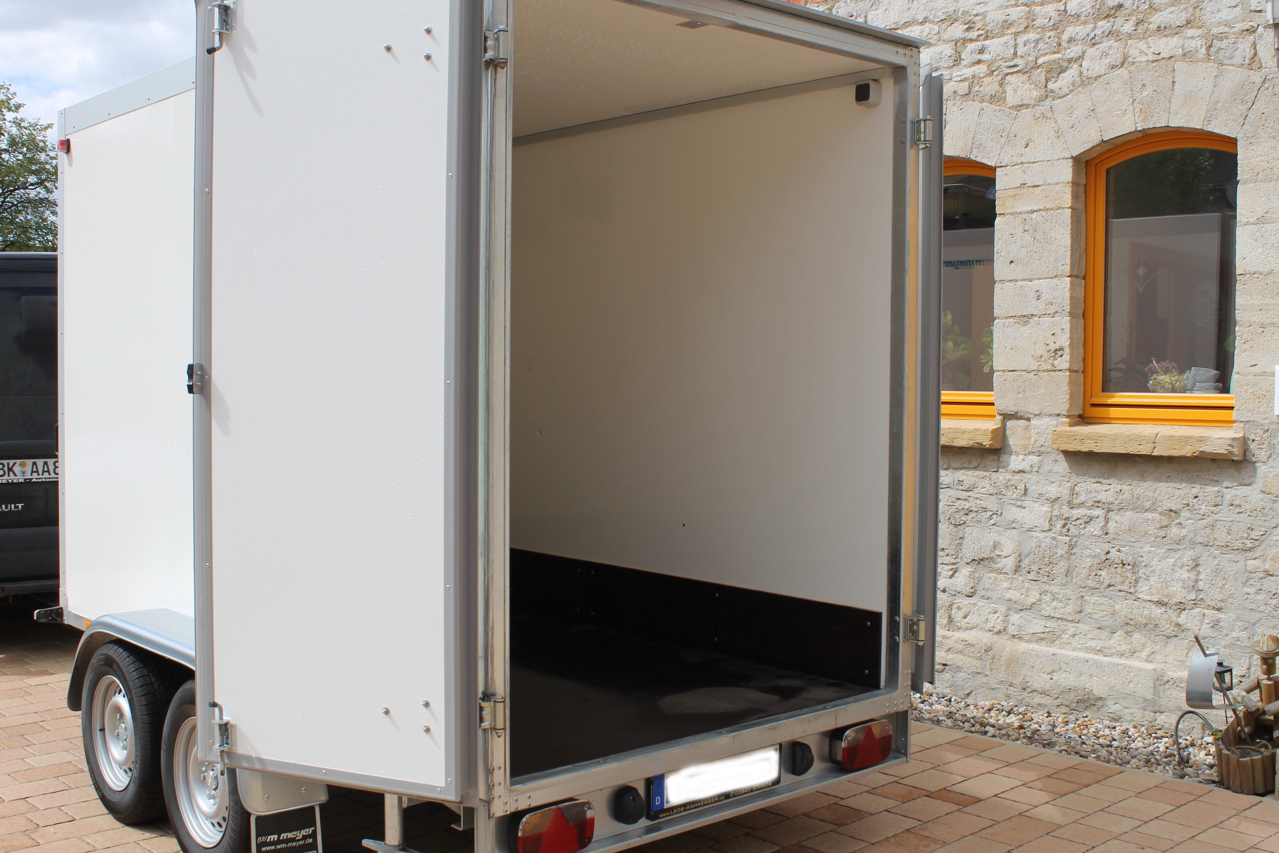 Getränke-Kühlanhänger mieten – Kühlwagen für Event, Fest & Party – 3