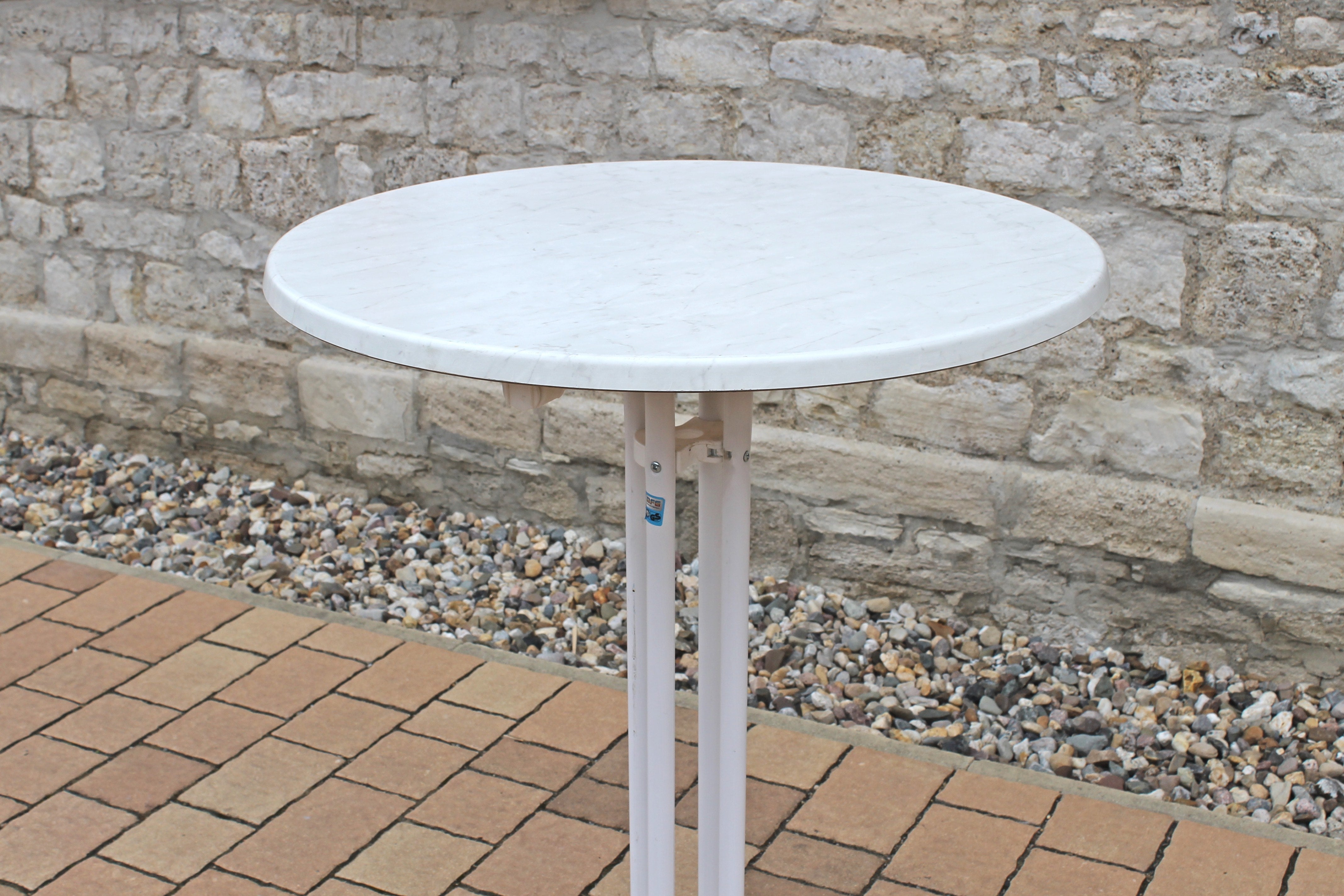 Stehtische mieten – Klappbare Profi-Stehtische Ø 80 cm für Event & Messe