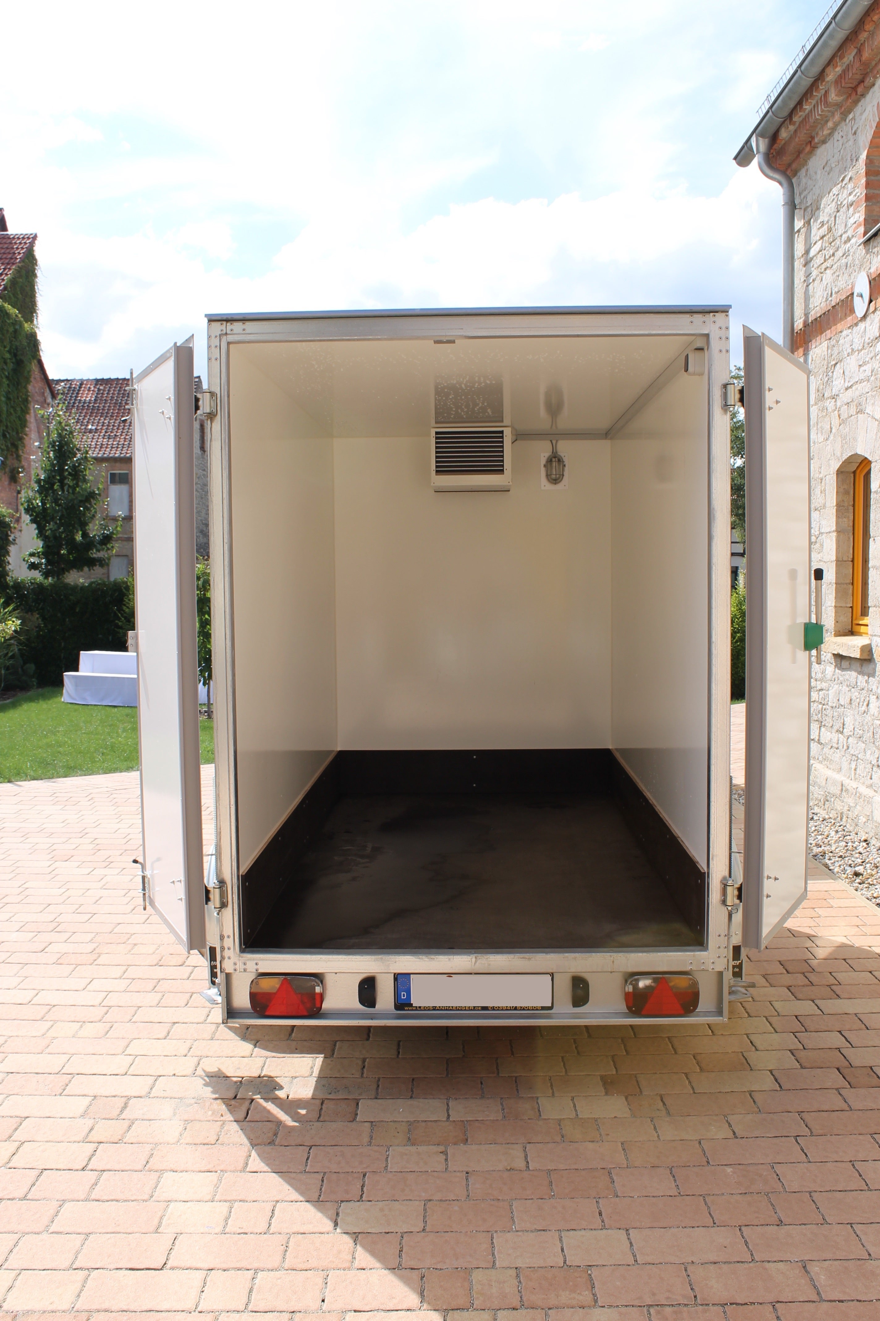 Getränke-Kühlanhänger mieten – Kühlwagen für Event, Fest & Party – 2